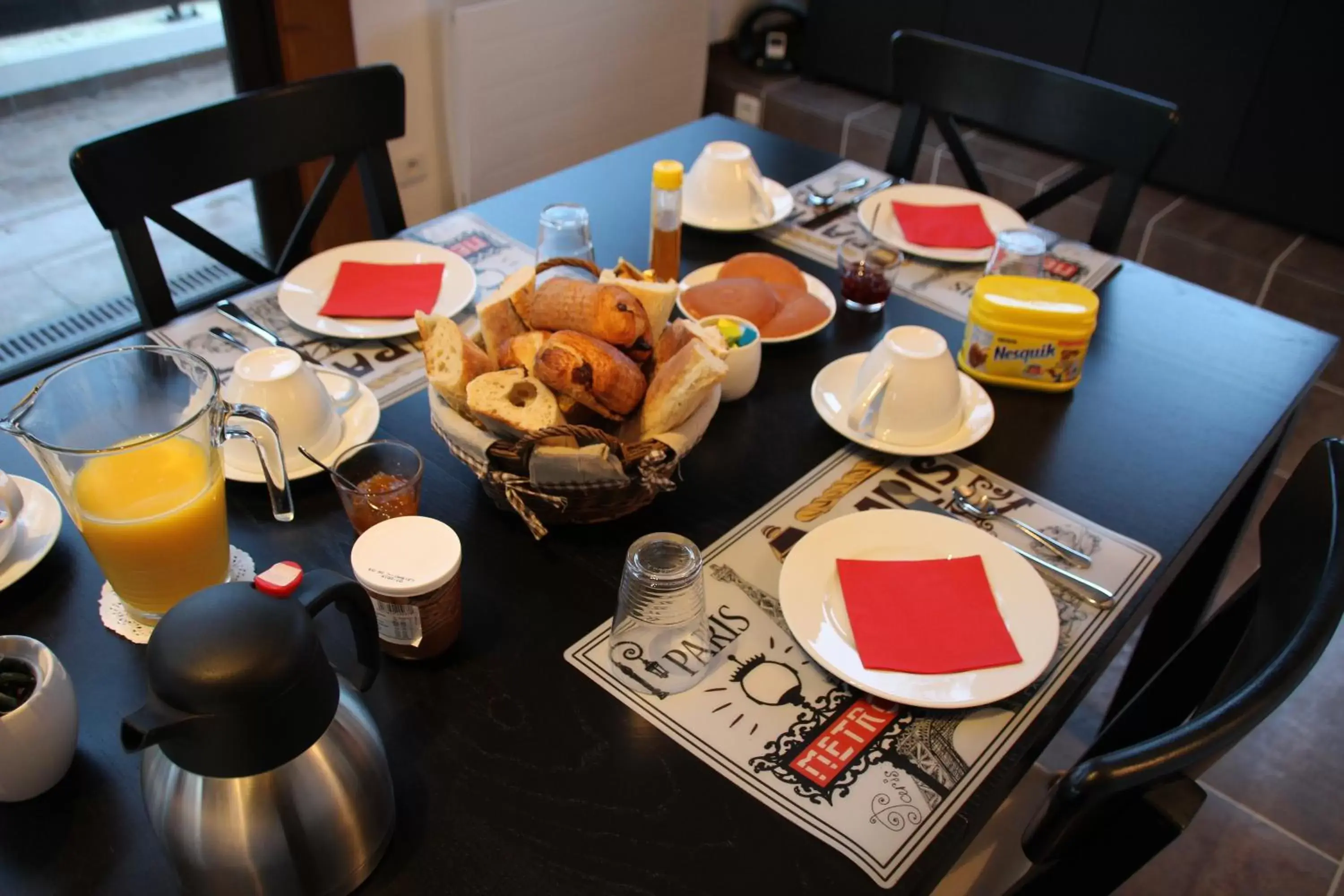 Continental breakfast in La Rose des Vents