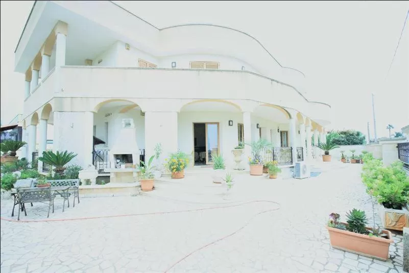 Property Building in Hotel Costa D'Oro 1