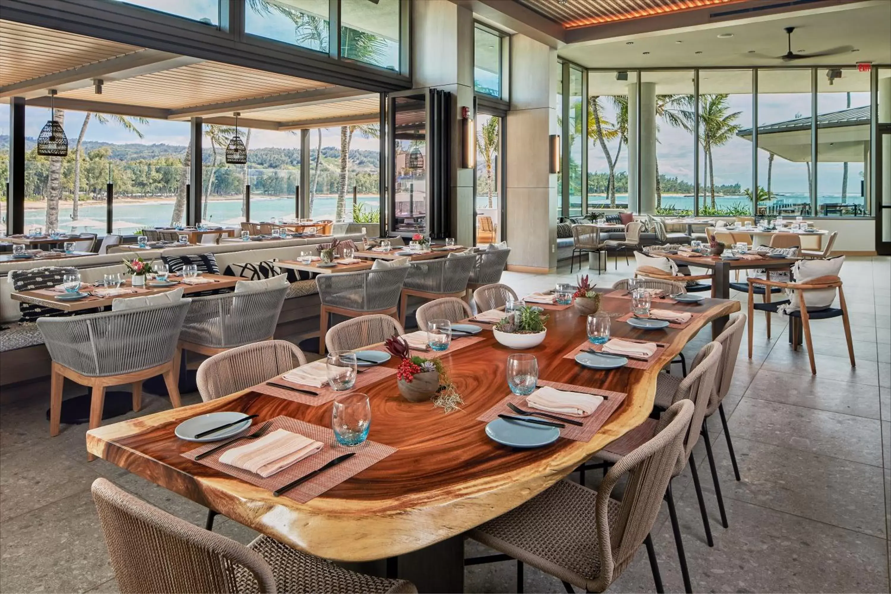 Restaurant/Places to Eat in Turtle Bay Resort
