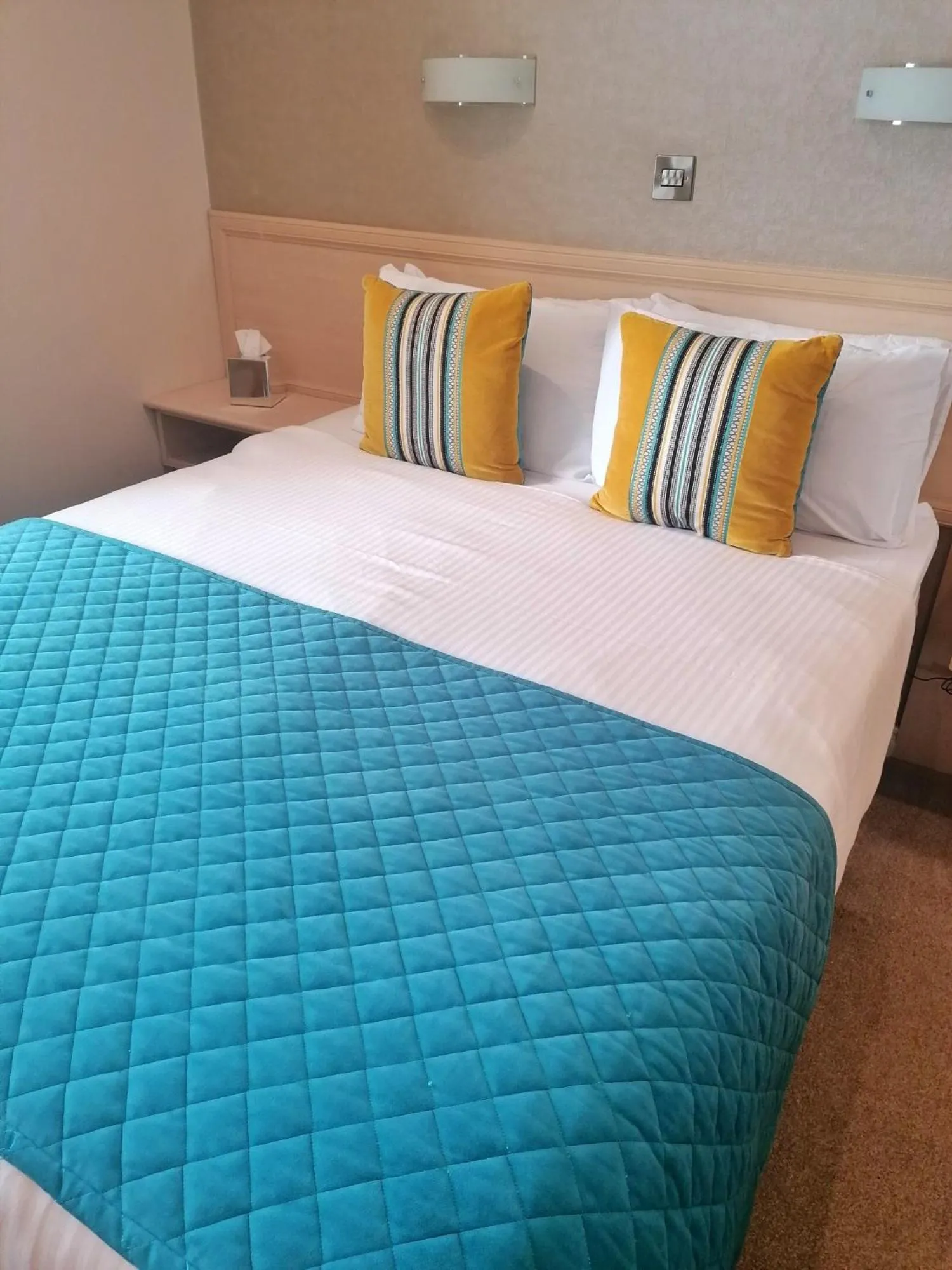 Bedroom, Bed in The Lodge Hotel