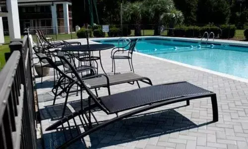 Swimming Pool in Landmark Inn