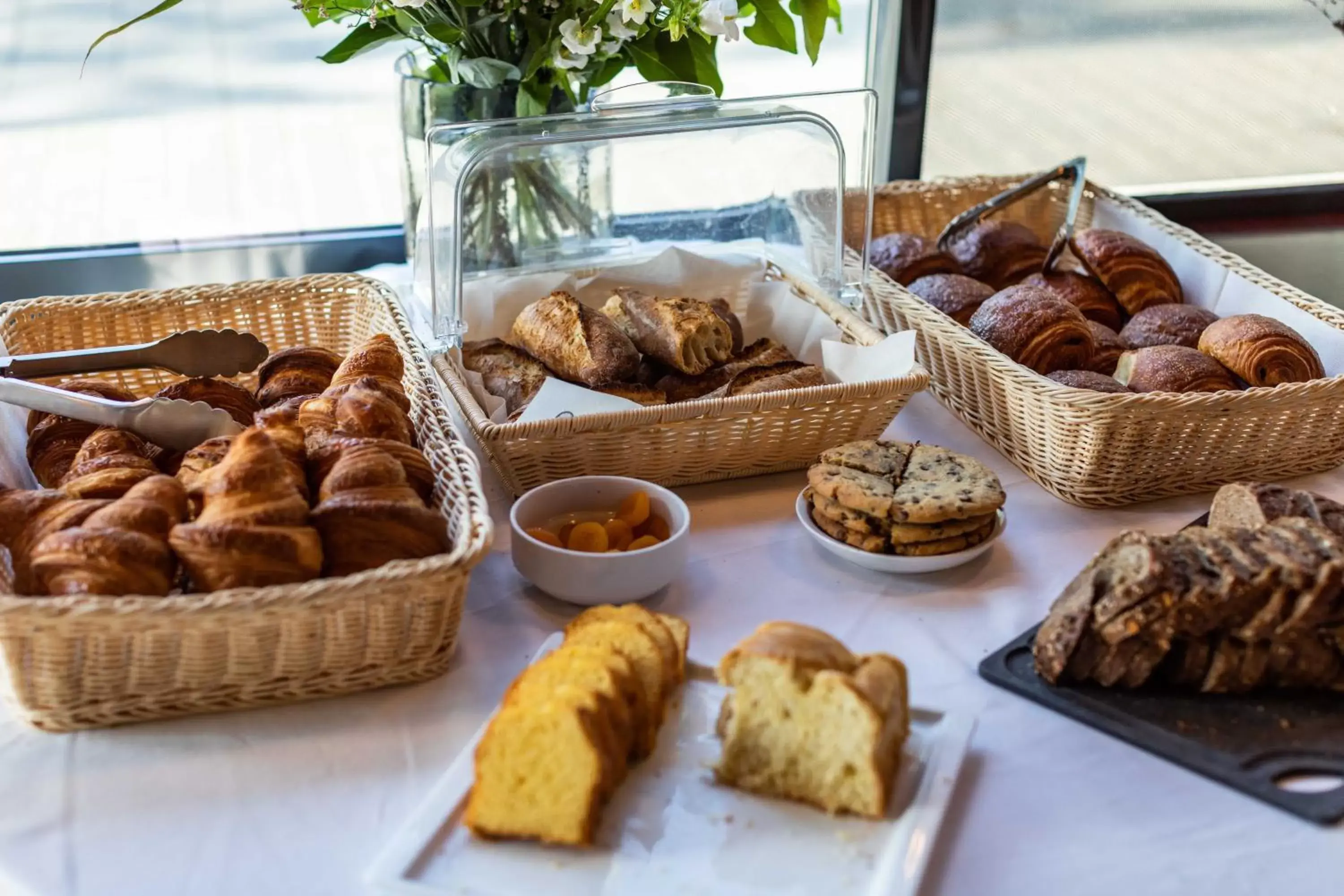 Buffet breakfast in le paris brest hotel