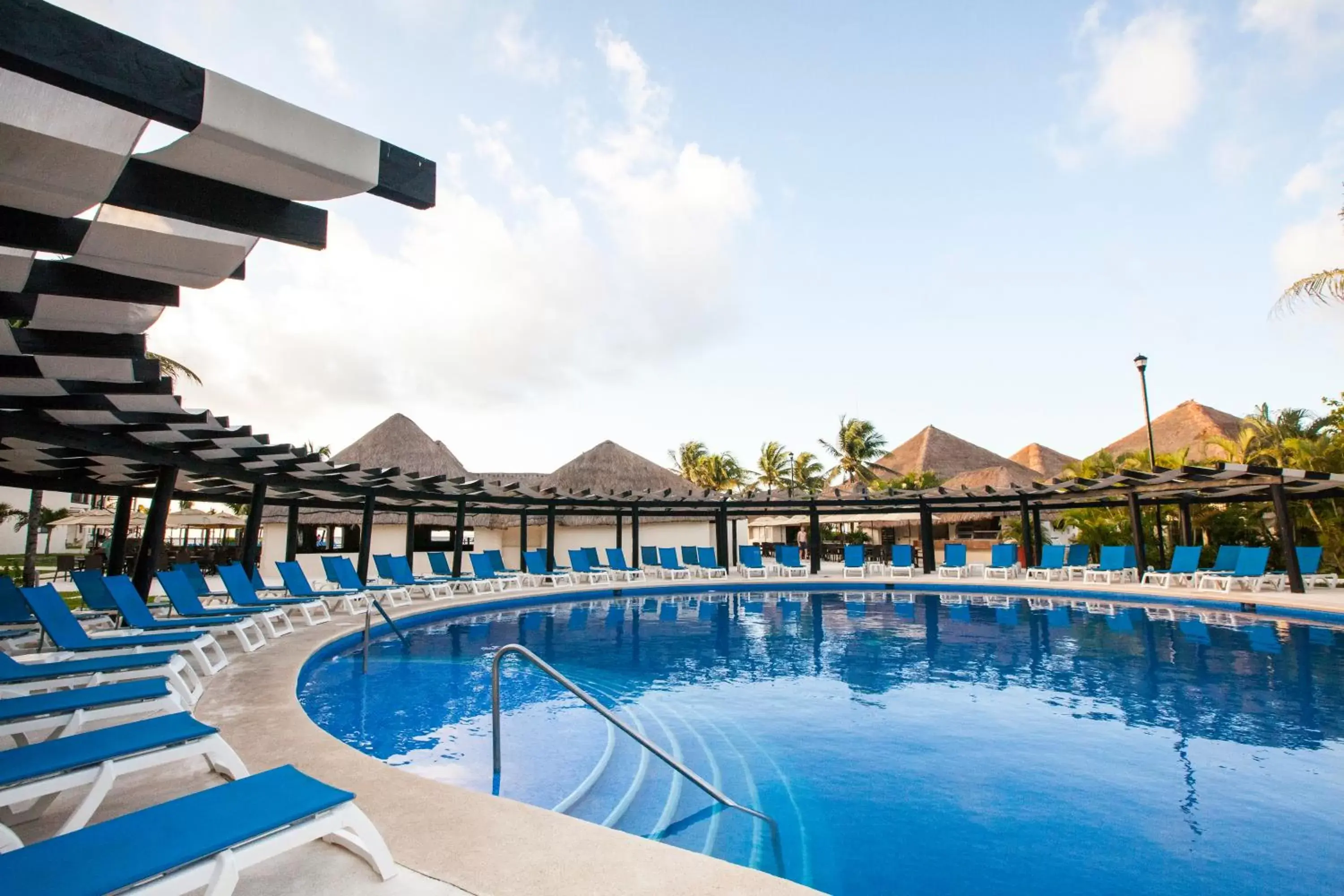 Swimming pool in Allegro Playacar - All Inclusive Resort Swimming pool in Allegro Playacar - All Inclusive Resort