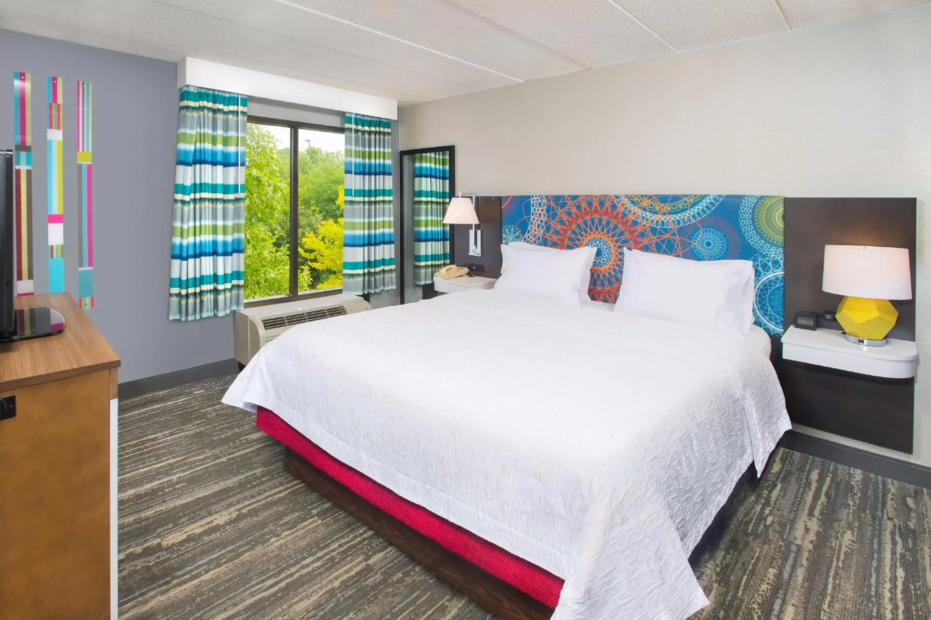 Bedroom, Bed in Hampton Inn & Suites Annapolis