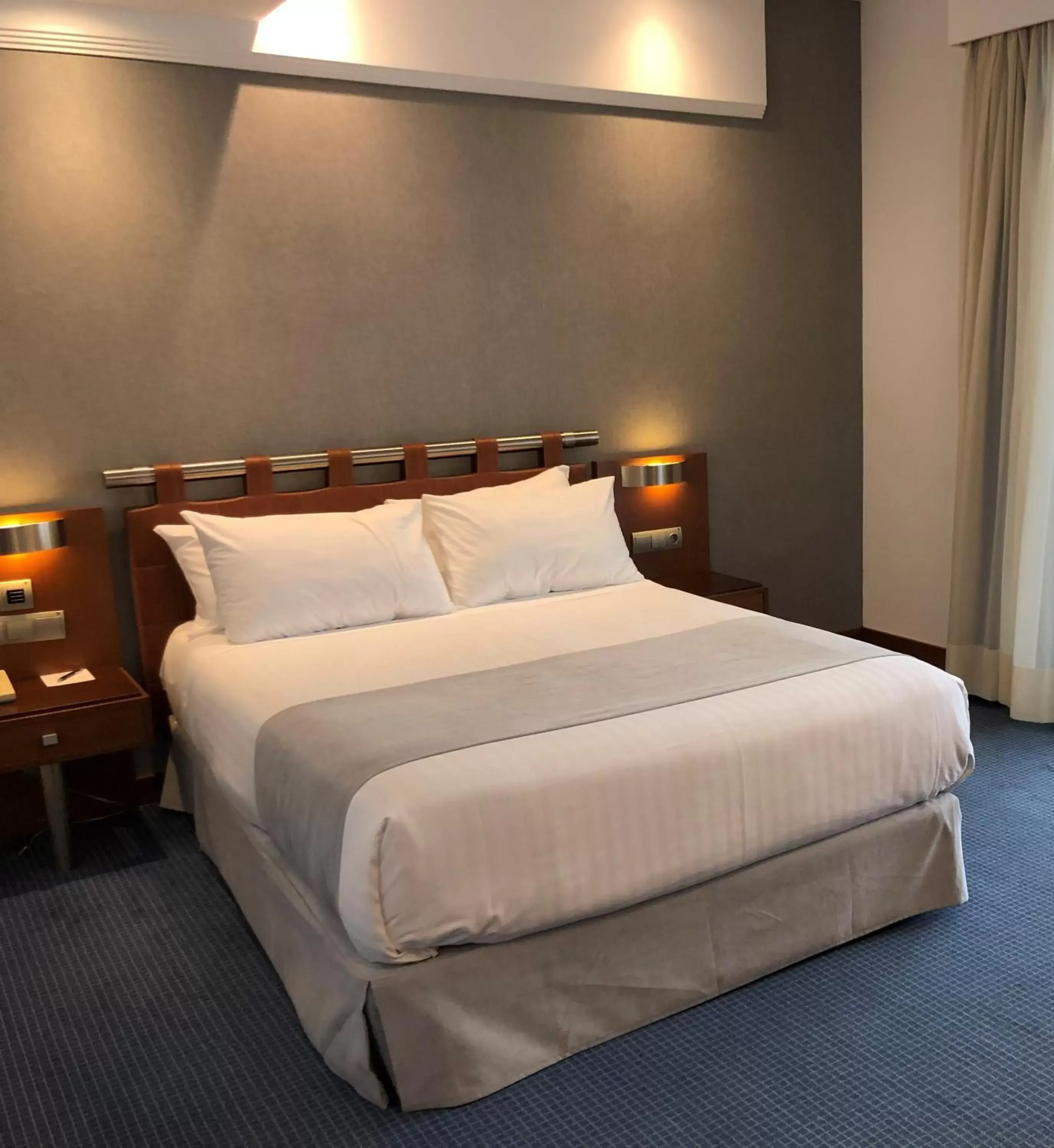 Property building, Bed in Hotel Olid