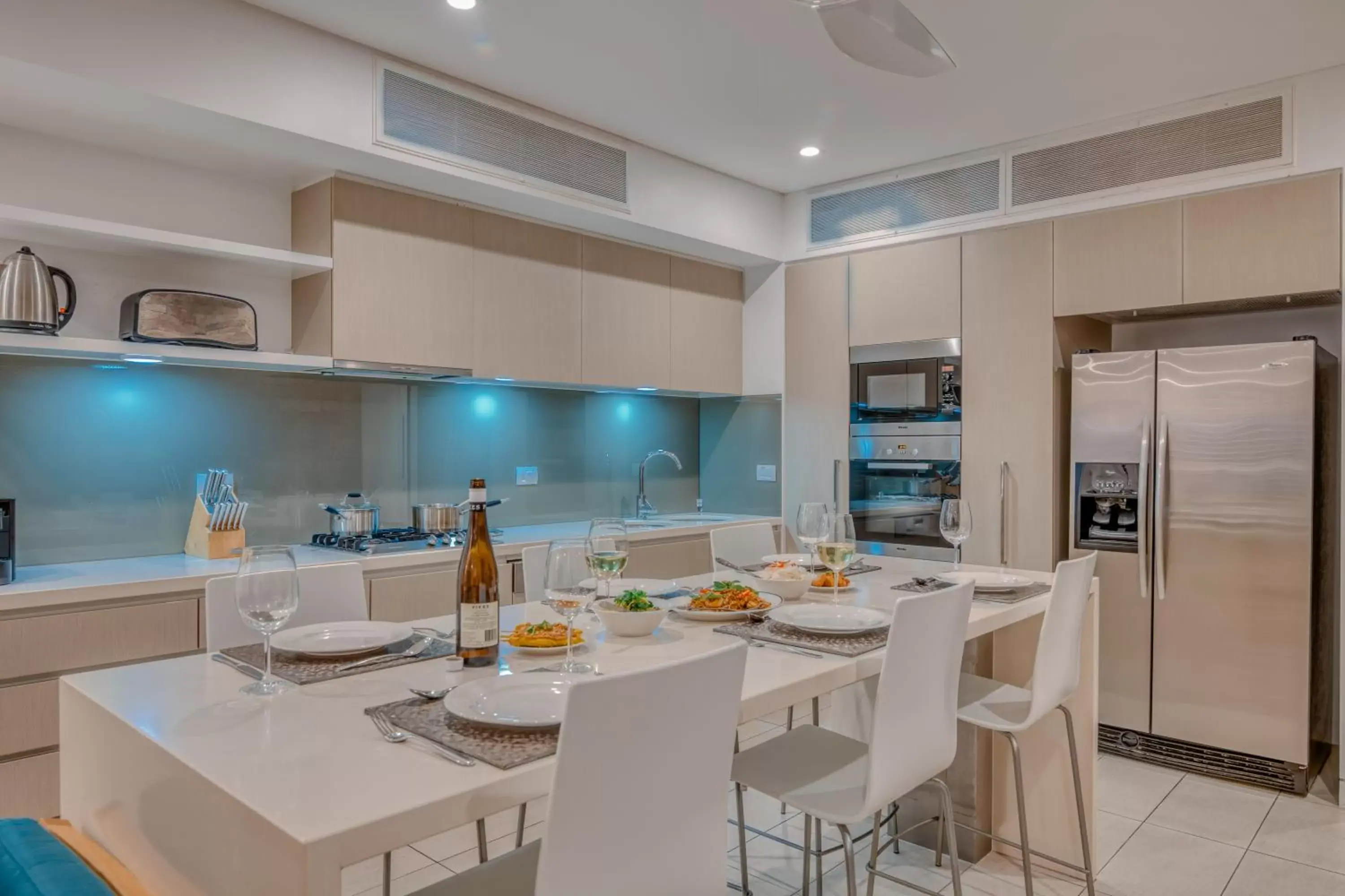 Kitchen or kitchenette, Dining Area in Coconut Grove