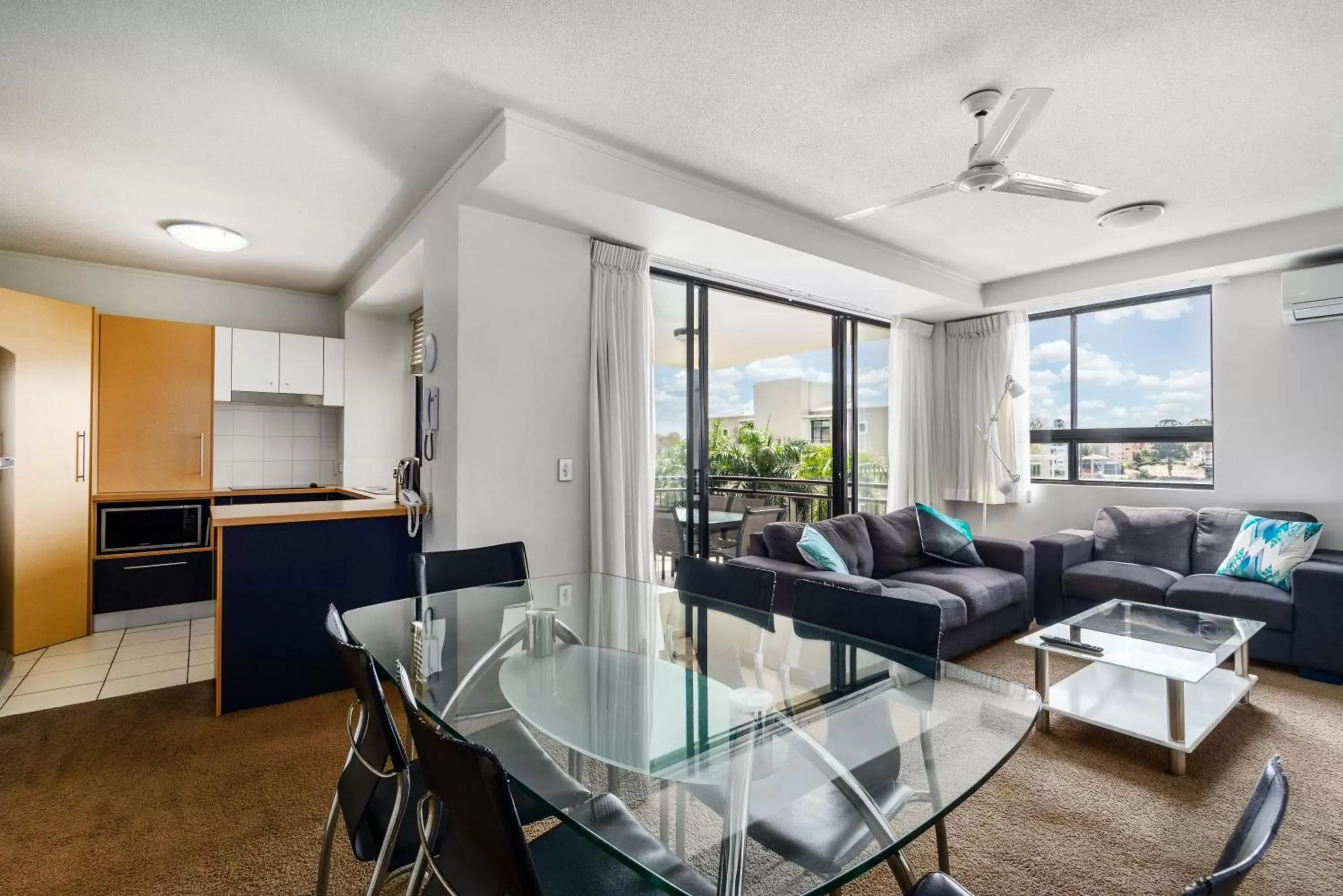 Kitchen or kitchenette, Seating Area in The Docks On Goodwin