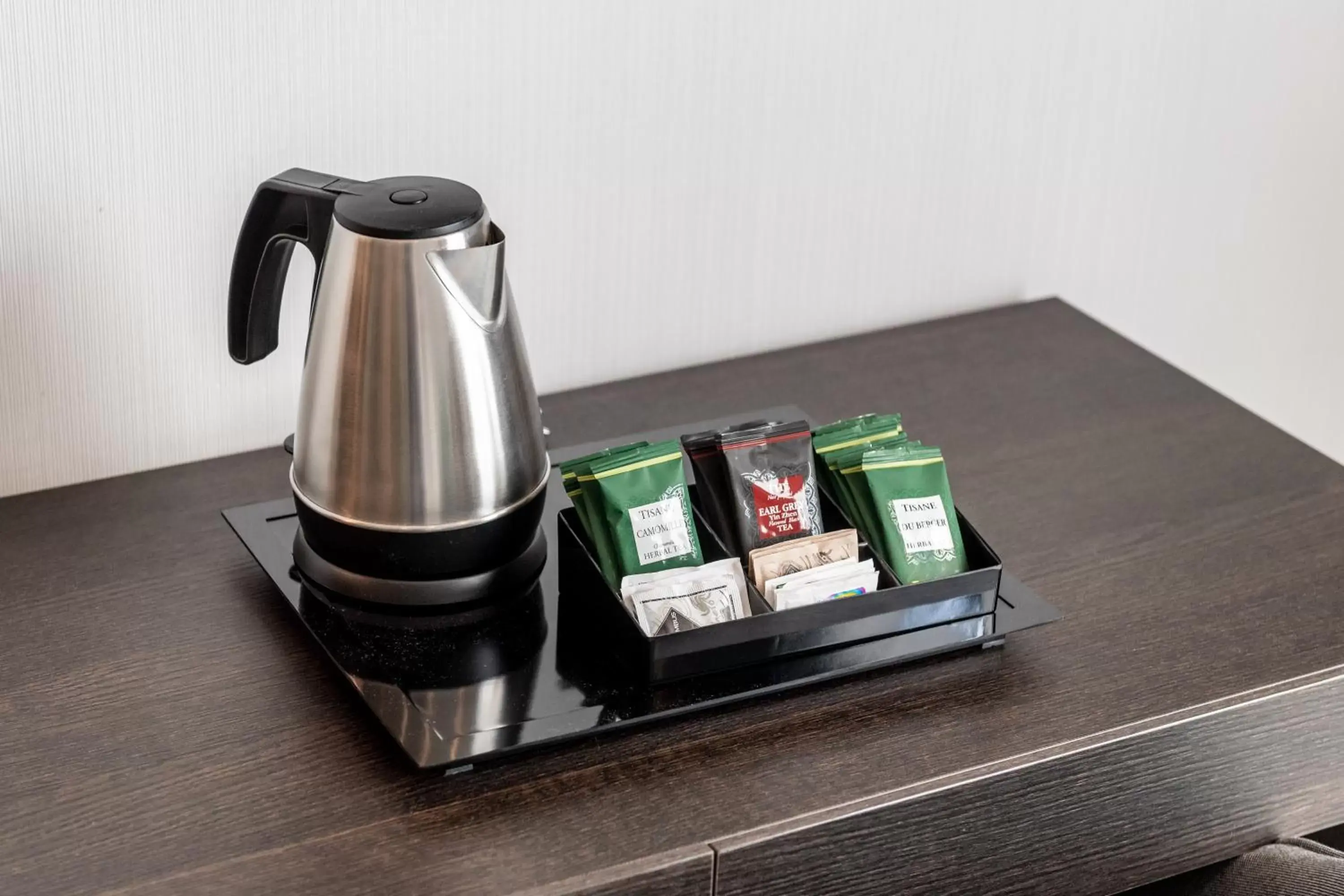 Coffee/tea facilities in DUPARC Contemporary Suites