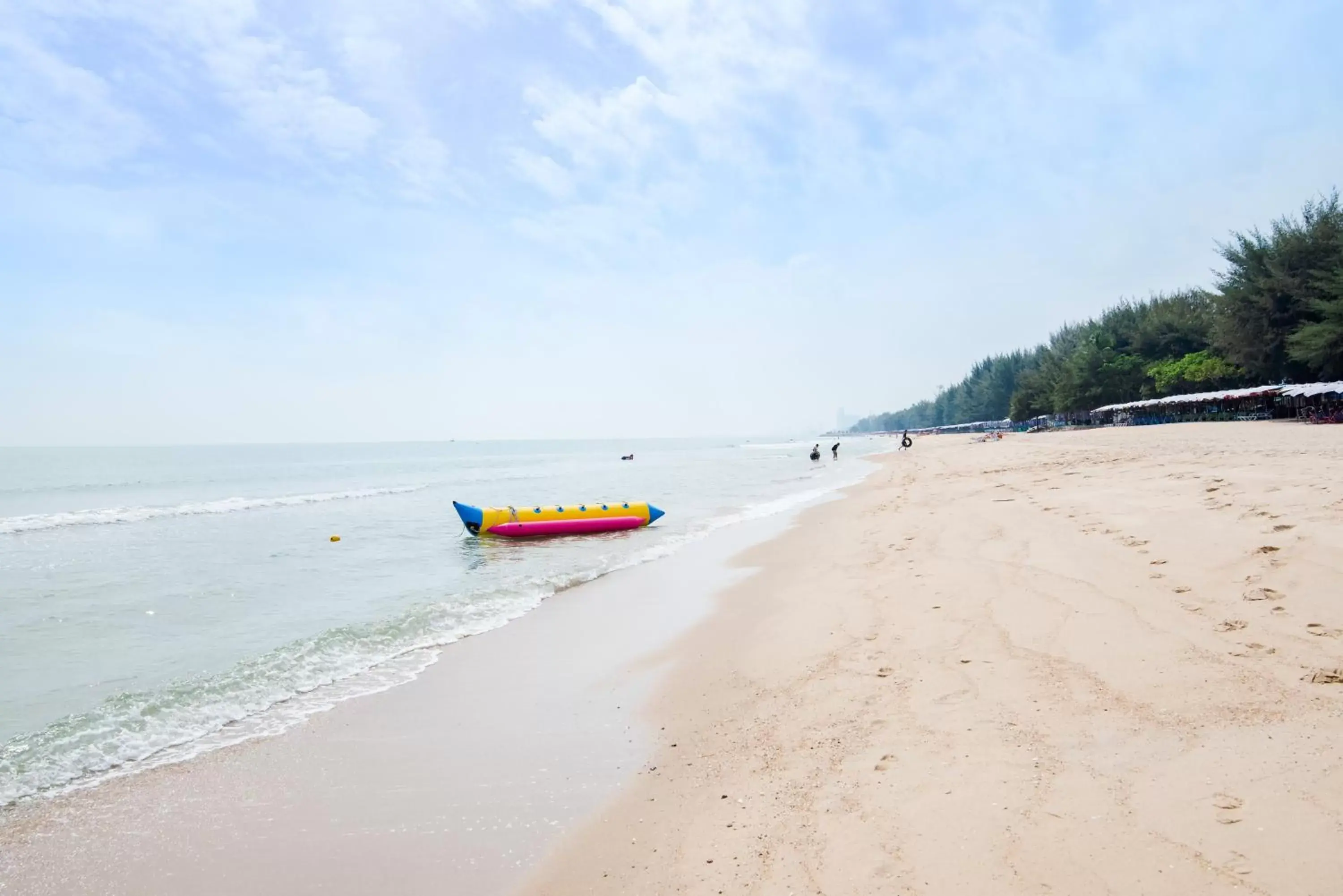 Beach in Golden Beach Cha-Am Hotel