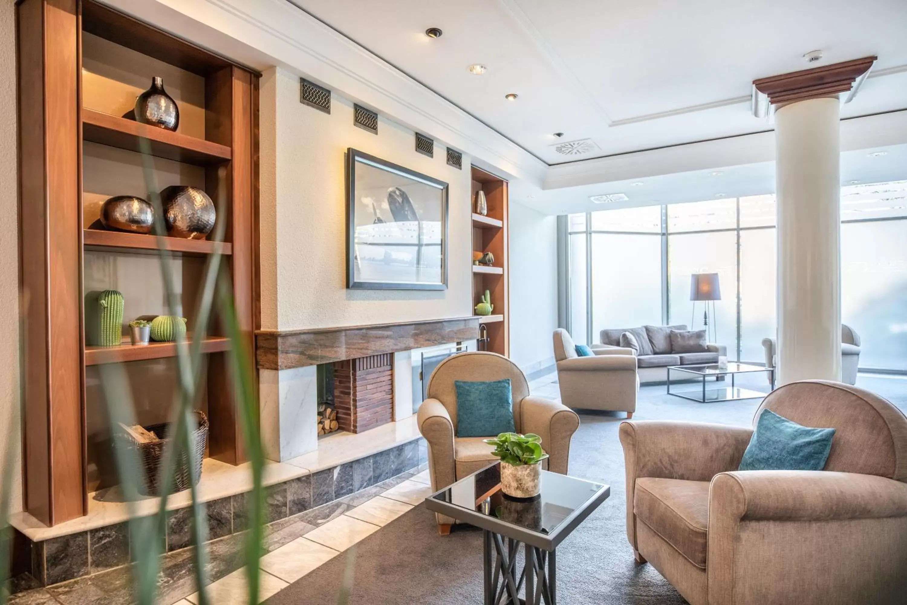 Lounge or bar in Garner Hotel Rüsselsheim by IHG Lounge or bar in Garner Hotel Rüsselsheim by IHG