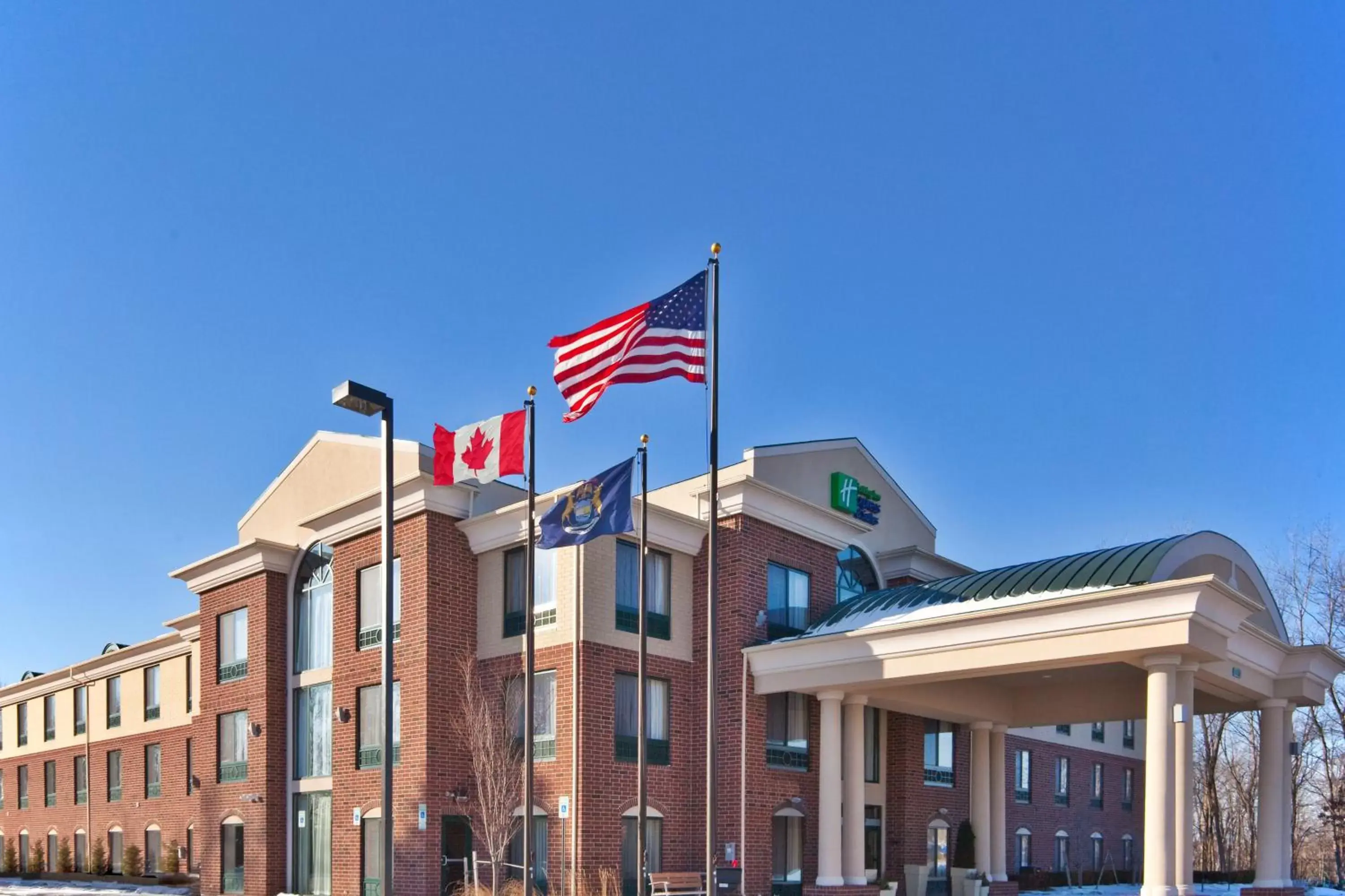 Property building in Holiday Inn Express & Suites Detroit - Novi by IHG Property building in Holiday Inn Express & Suites Detroit - Novi by IHG