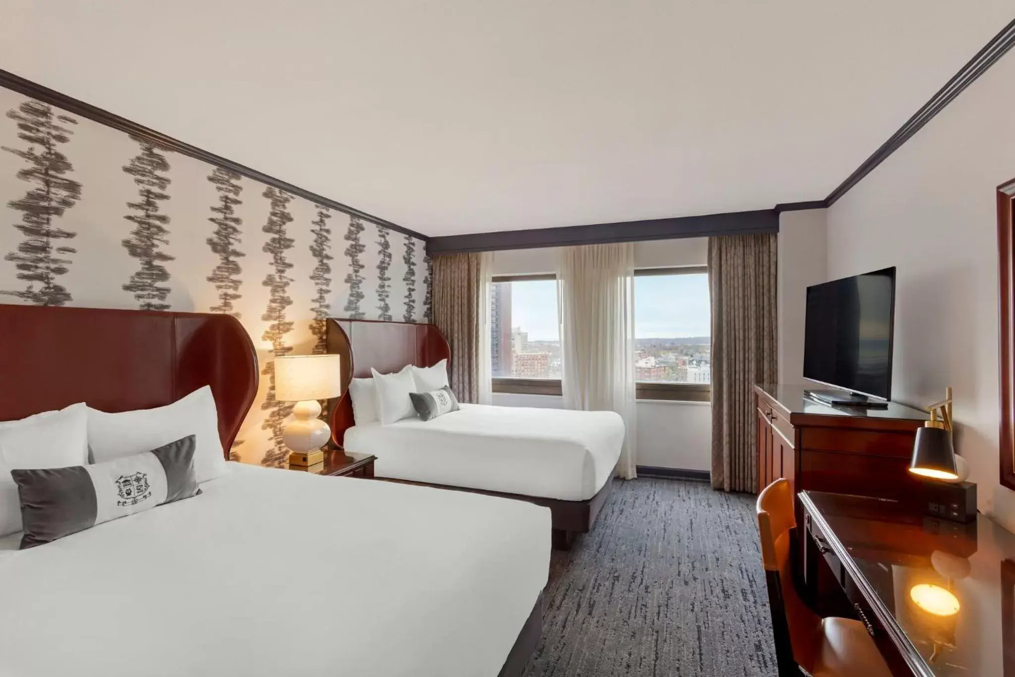 Photo of the whole room, Bed in Omni New Haven Hotel at Yale
