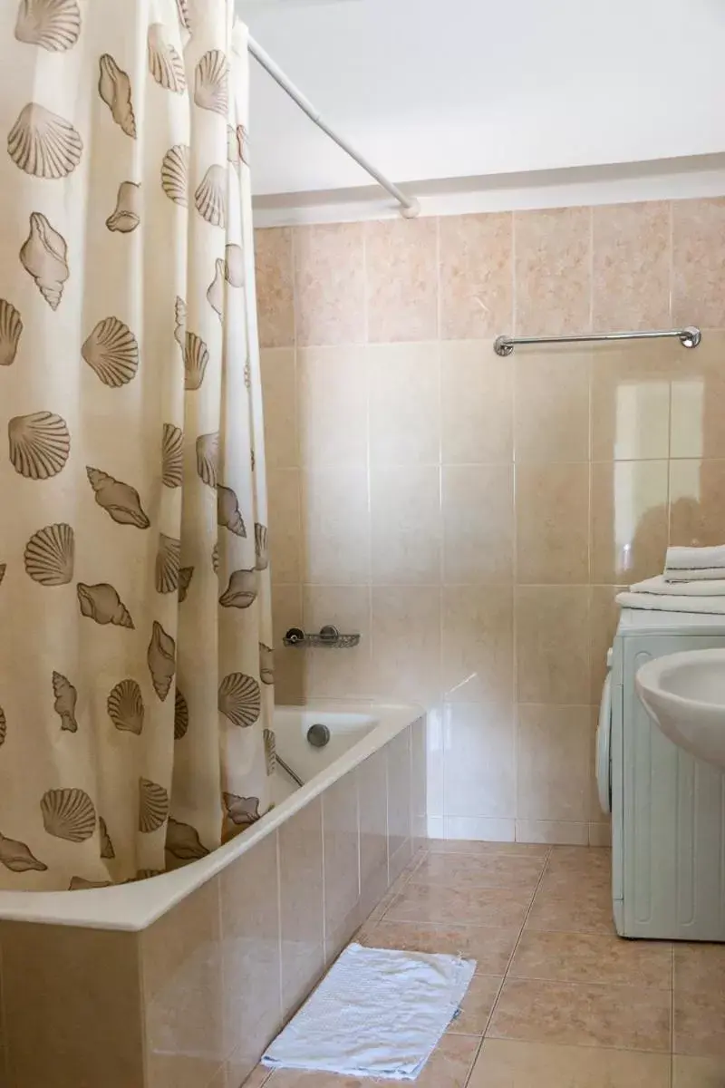 Shower, Bathroom in Epidavros Seascape