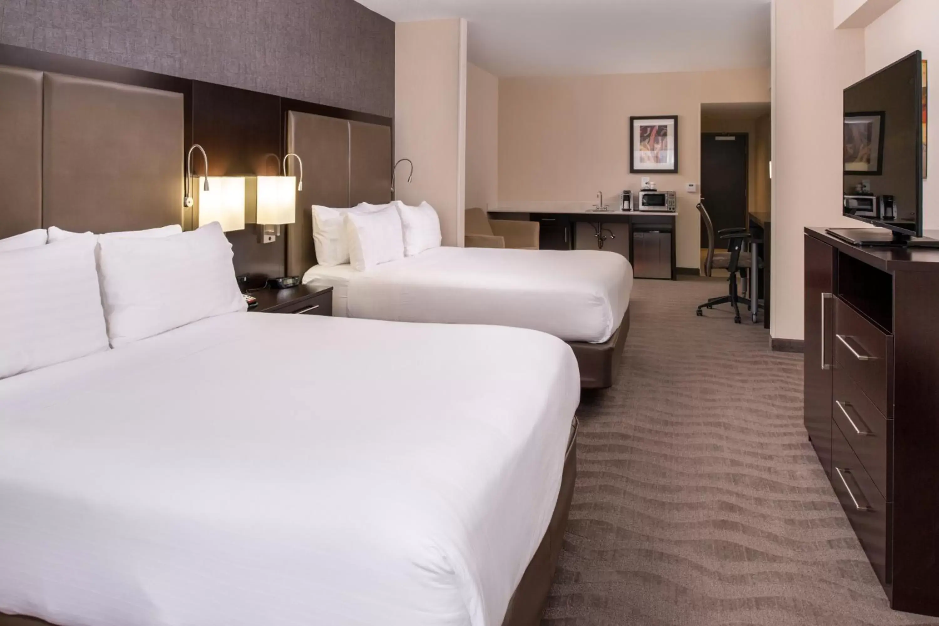 Photo of the whole room, Bed in Holiday Inn Express & Suites Monroe, an IHG Hotel