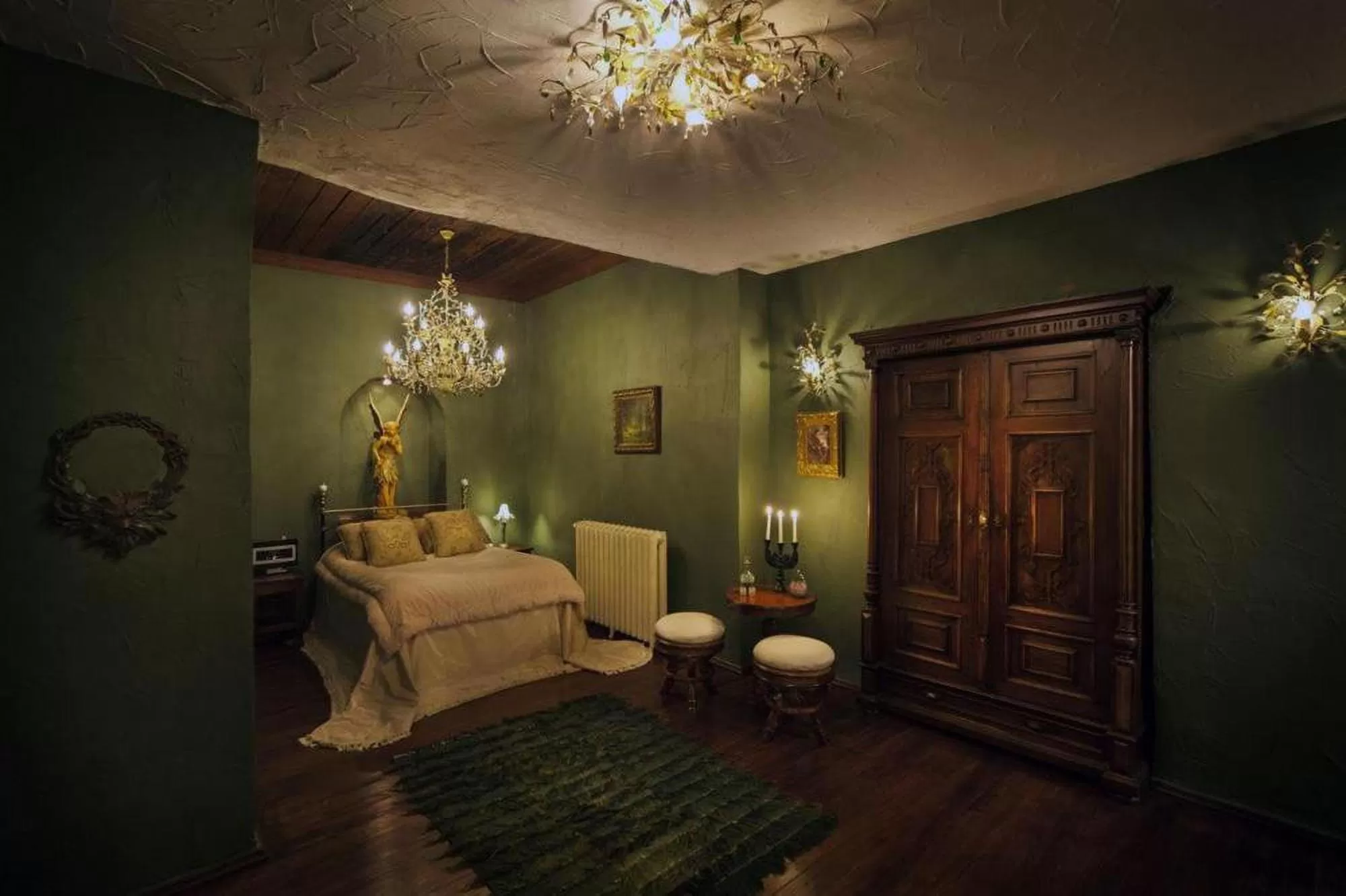 Photo of the whole room in Sacred House