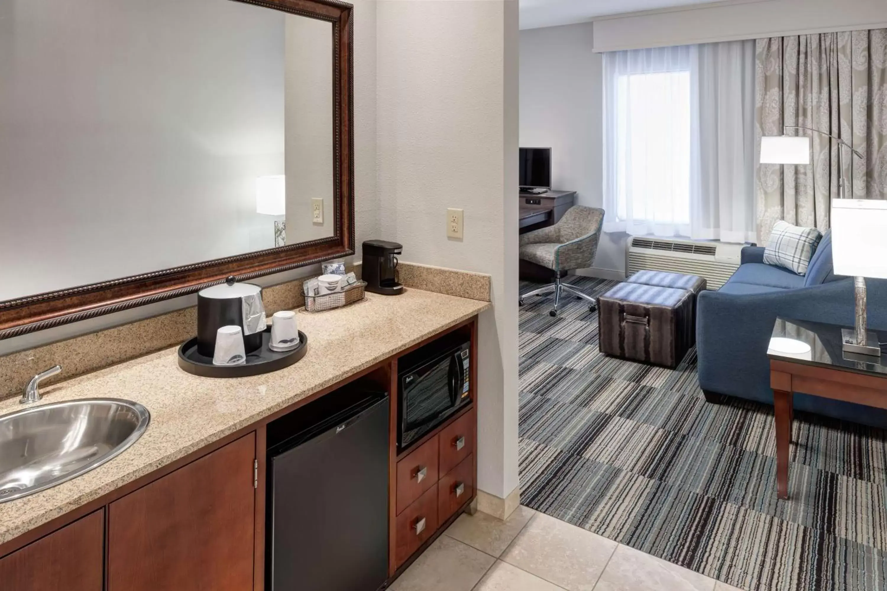 Kitchen or kitchenette in Hampton Inn & Suites Ft. Worth-Burleson