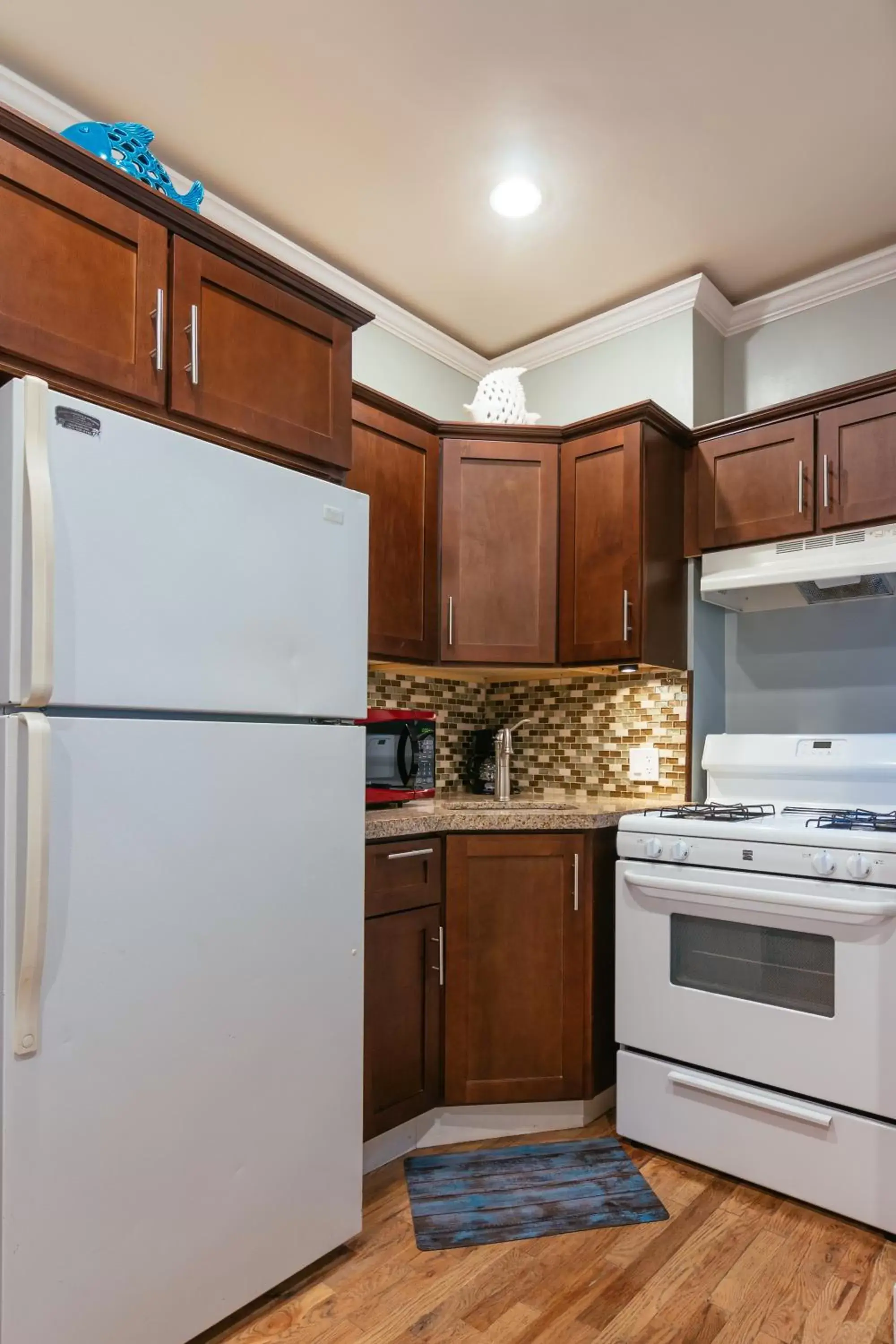 Kitchen/Kitchenette in Broadlind Hotel