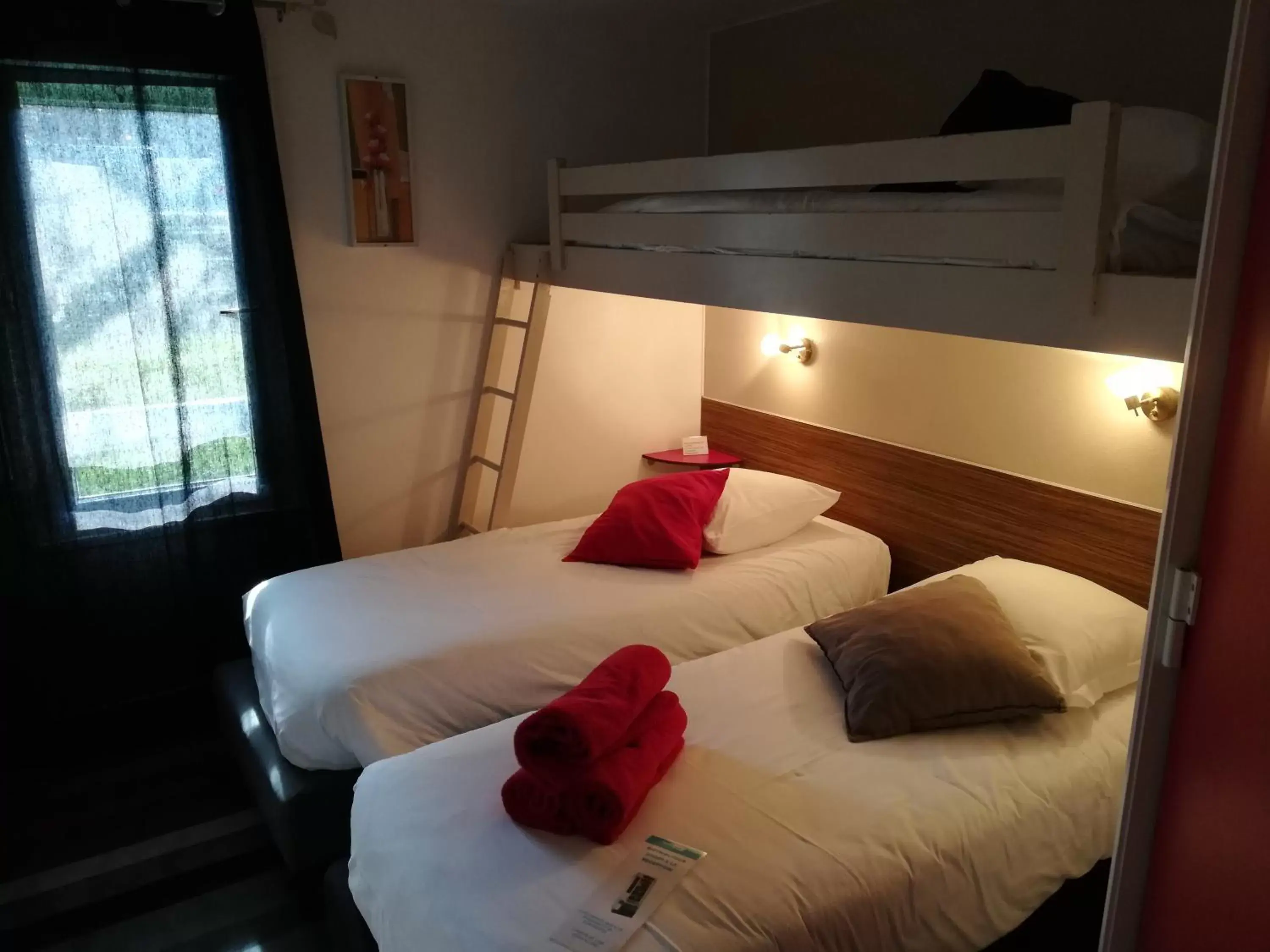 Staff, Bed in Kyriad Direct Saintes