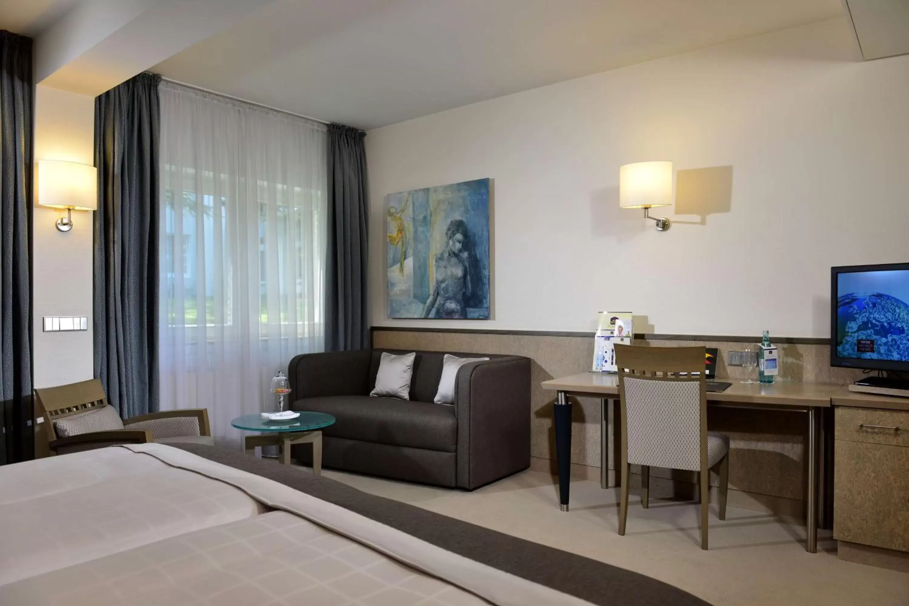 Bedroom, Seating Area in Best Western Premier Parkhotel Kronsberg