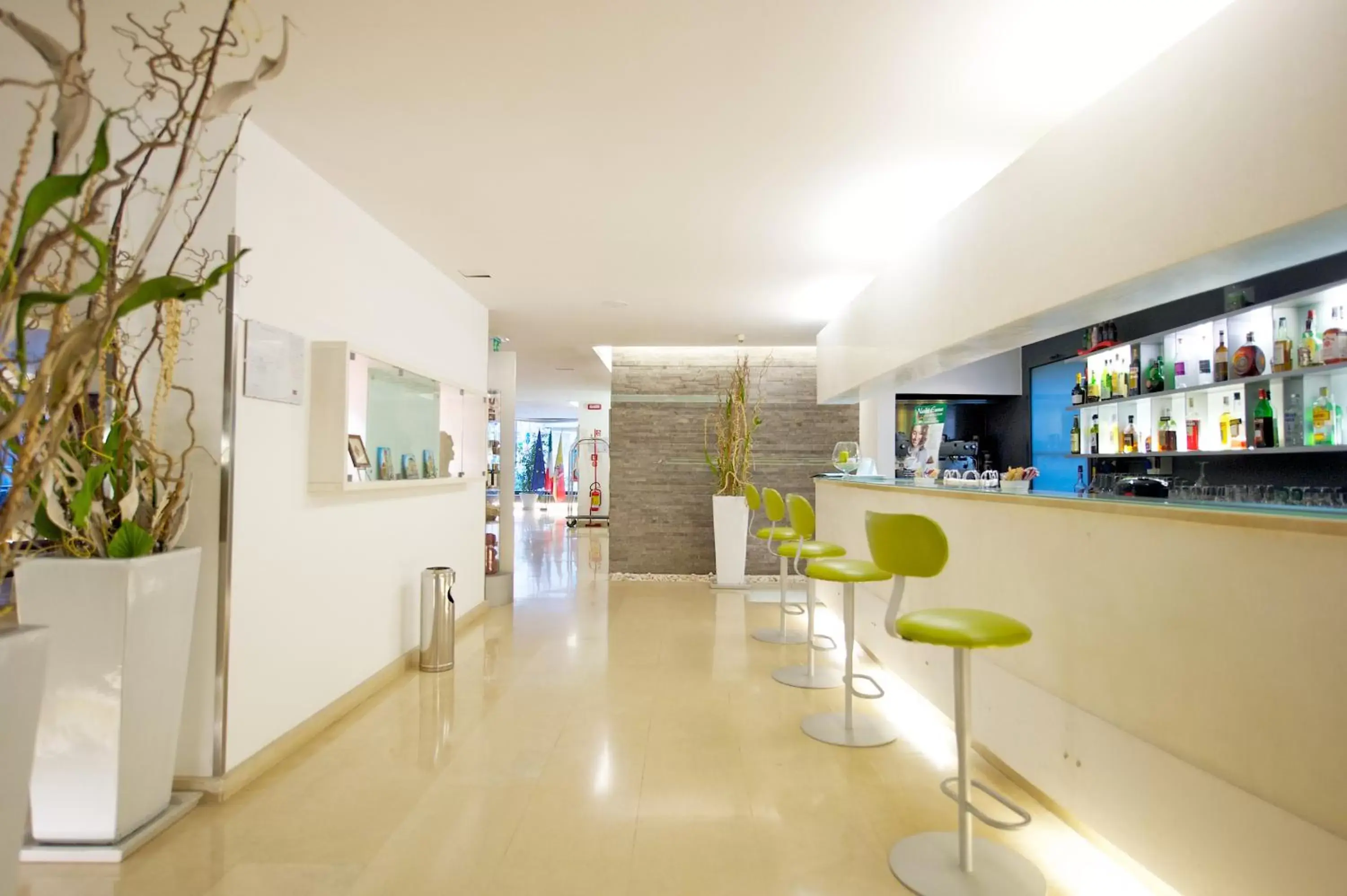 Lobby or reception, Lounge/Bar in Mercure Palermo Centro