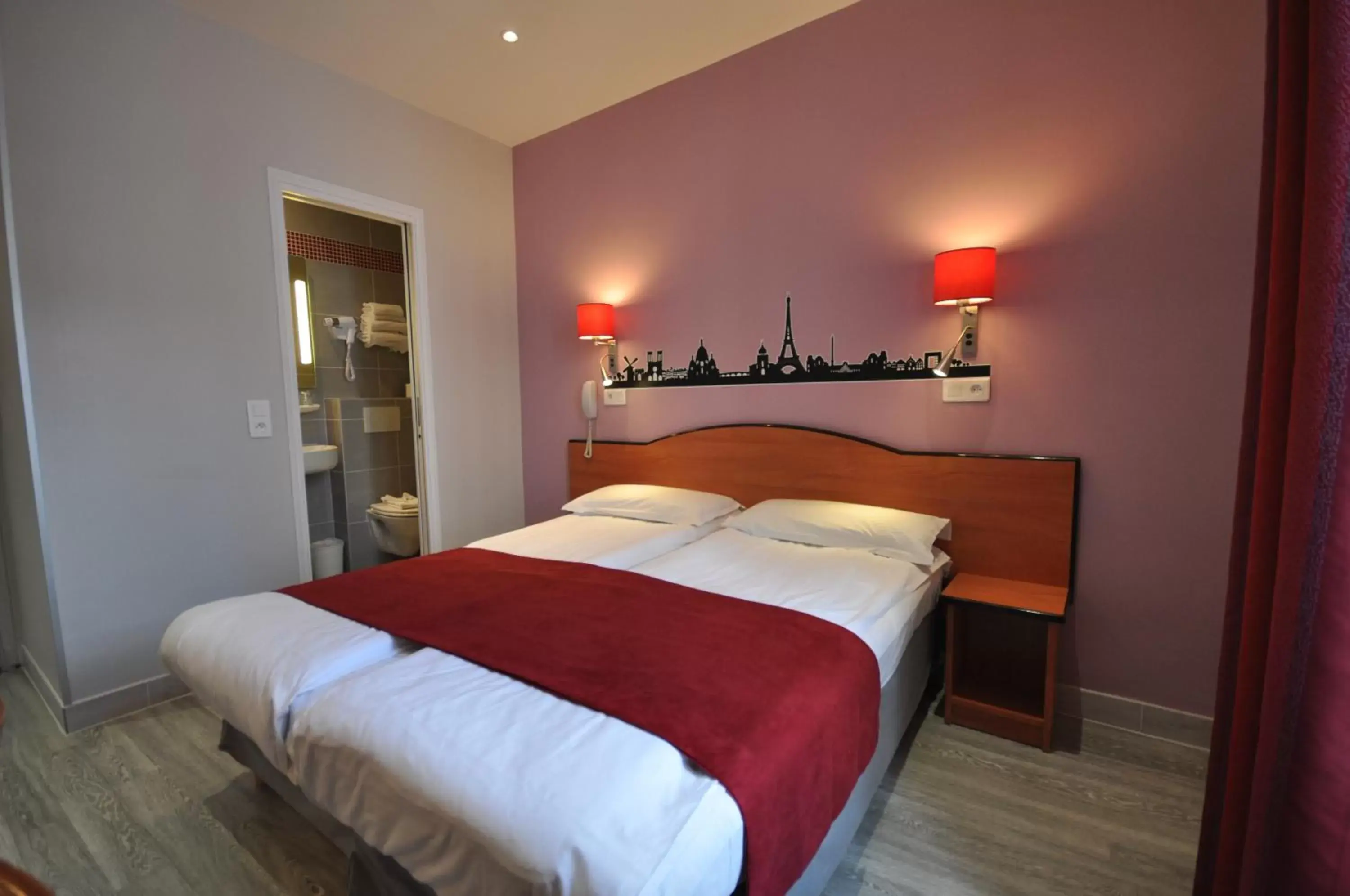 Bedroom, Bed in Grand Hôtel De Turin