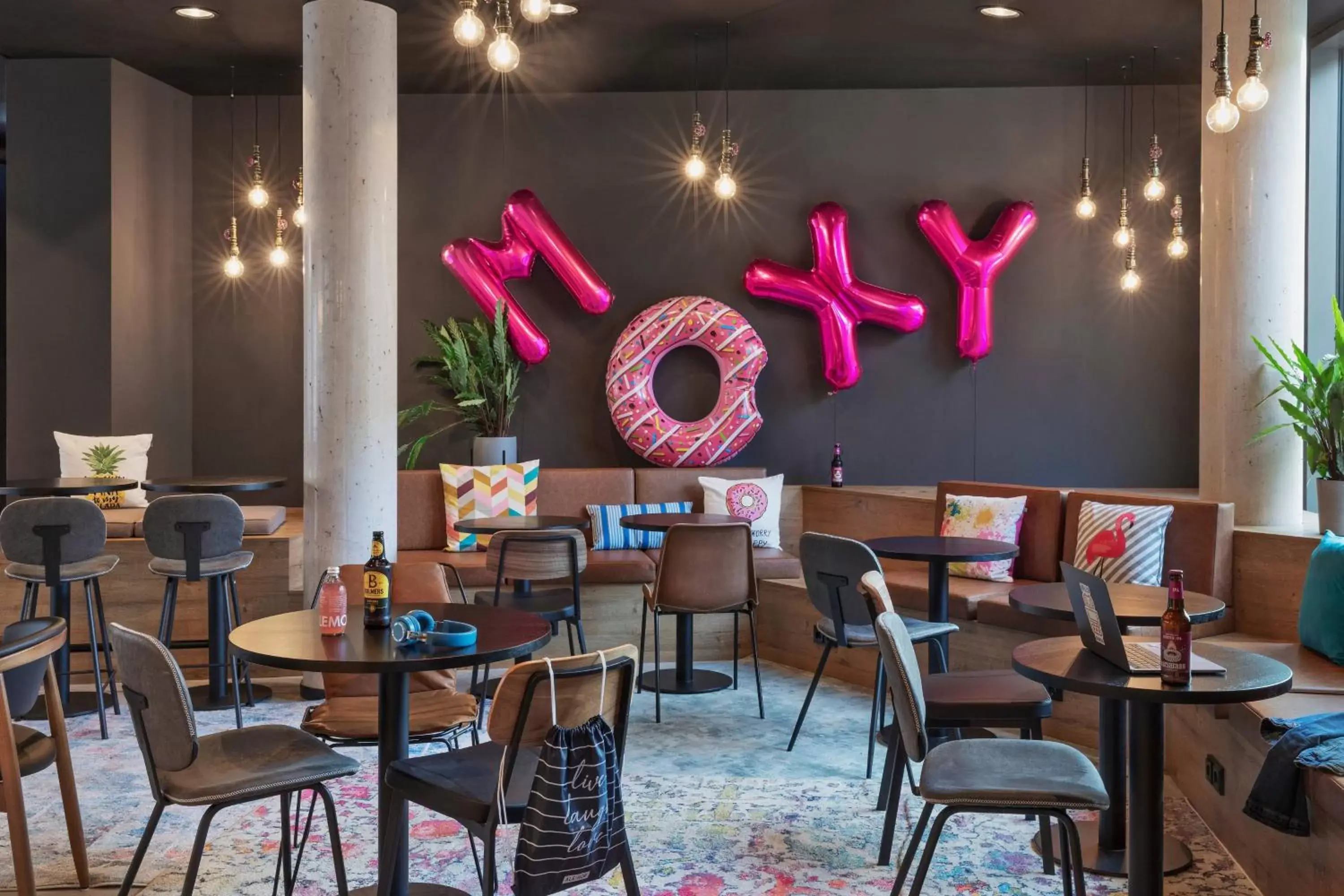 Lobby or reception, Restaurant/Places to Eat in Moxy Hamburg Altona