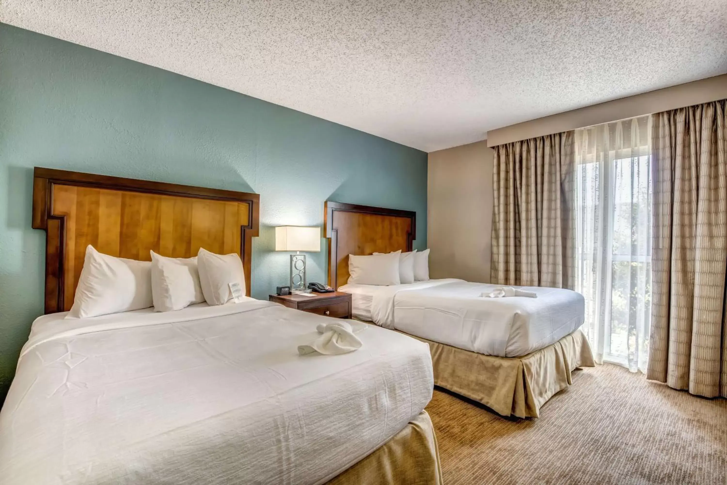Business facilities, Bed in Embassy Suites Memphis