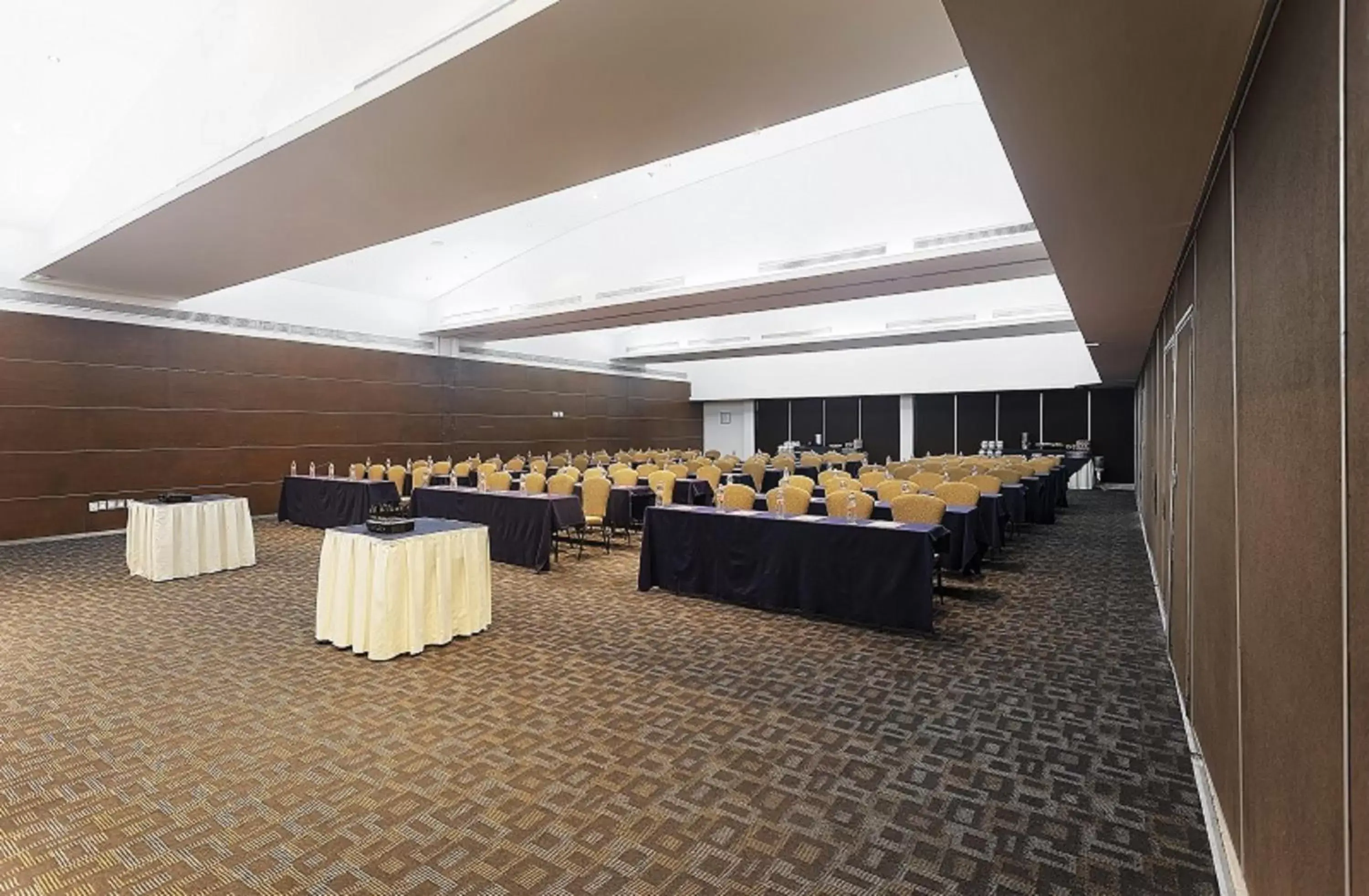 Meeting/conference room in Crowne Plaza Villahermosa, an IHG Hotel