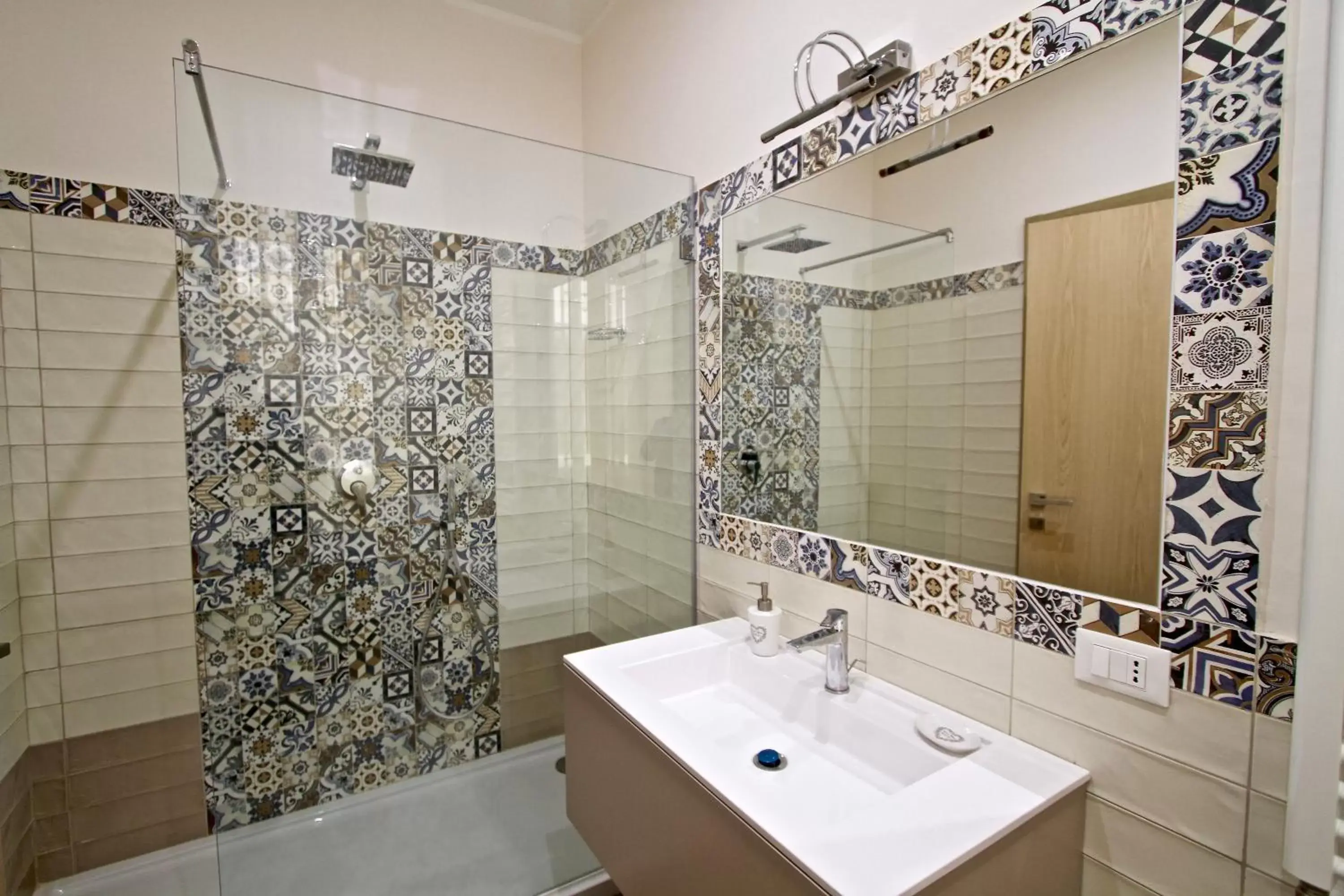 Shower, Bathroom in La Passeggiata di Girgenti