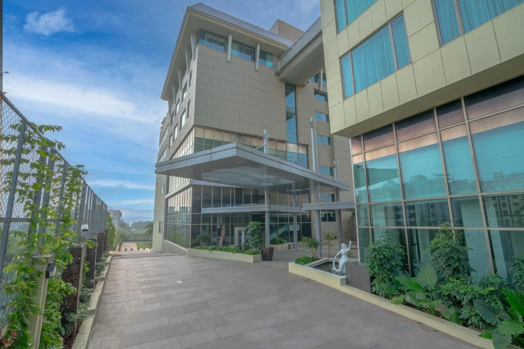 Facade/entrance in Radisson Blu Pune Hinjawadi