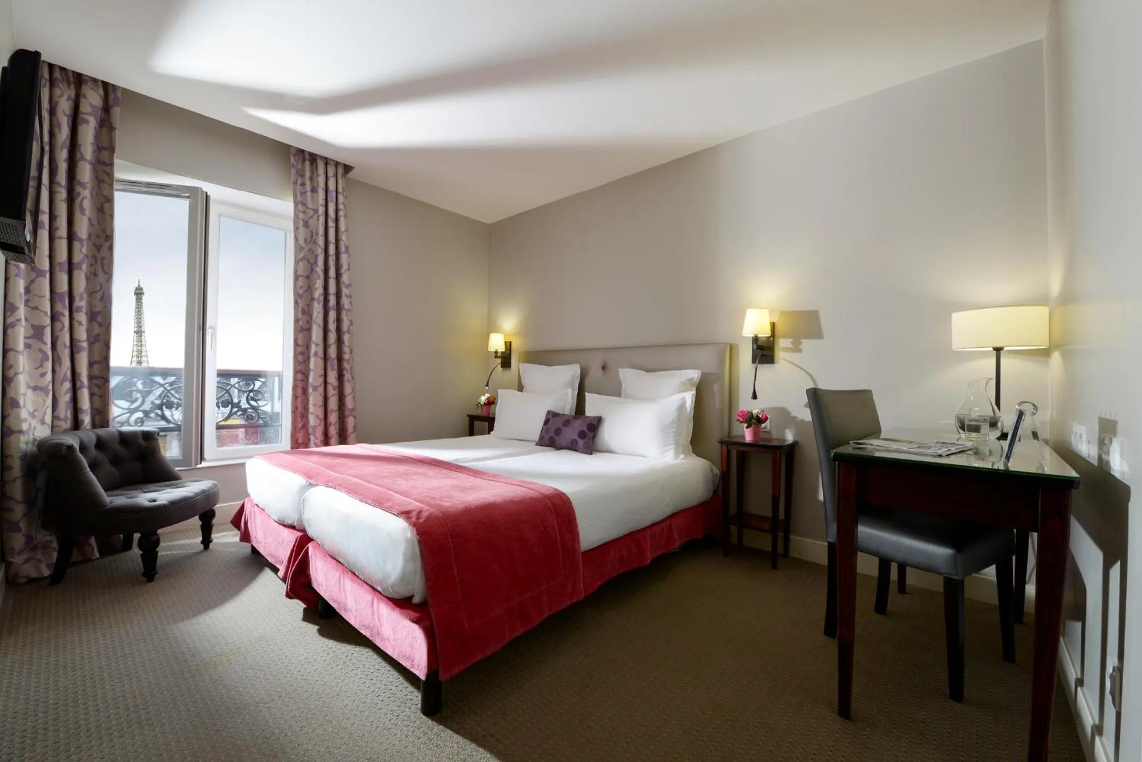 Bed in Hôtel Le Relais Saint Charles