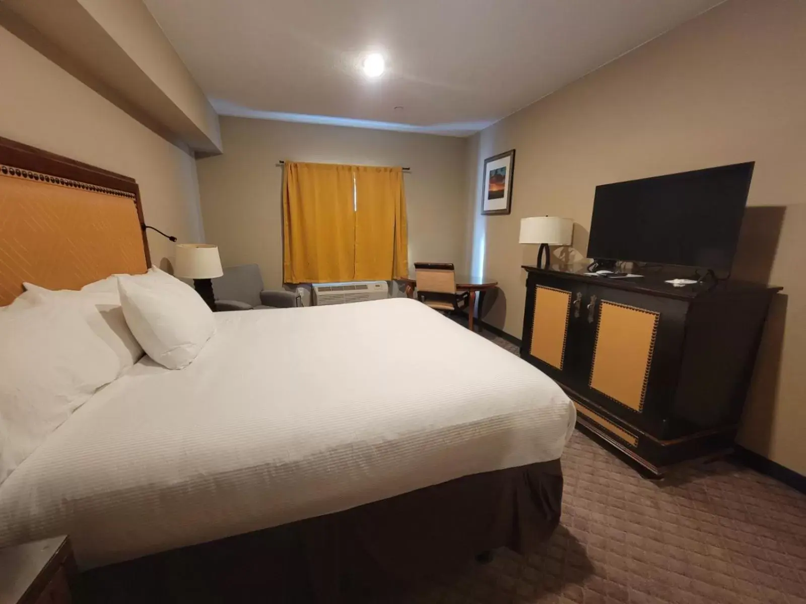 Bedroom, Bed in Wagon Wheel Hotel