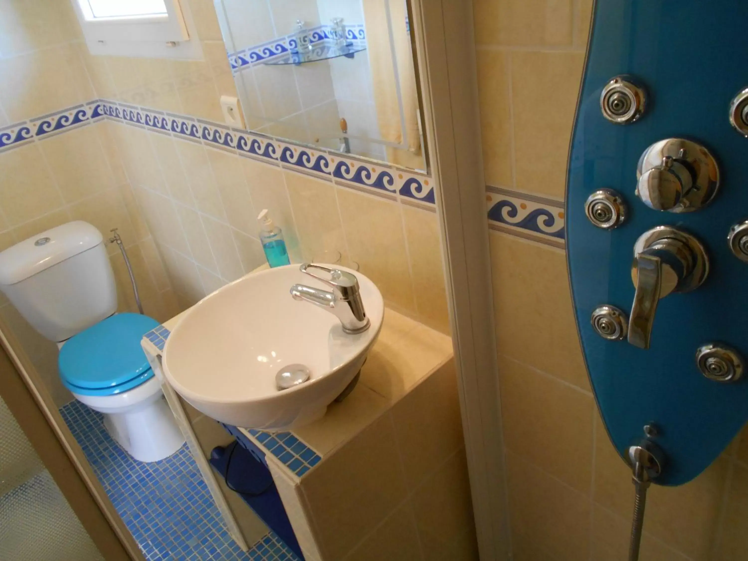 Shower, Bathroom in Les Tilleuls B&B