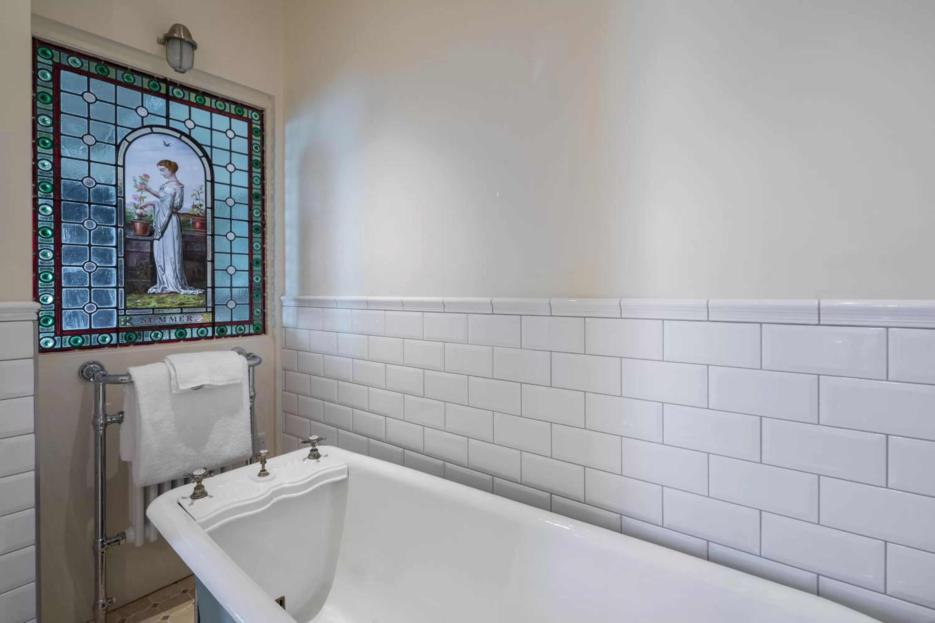 Shower in Tolcarne Beach Colonial Restaurant and Rooms