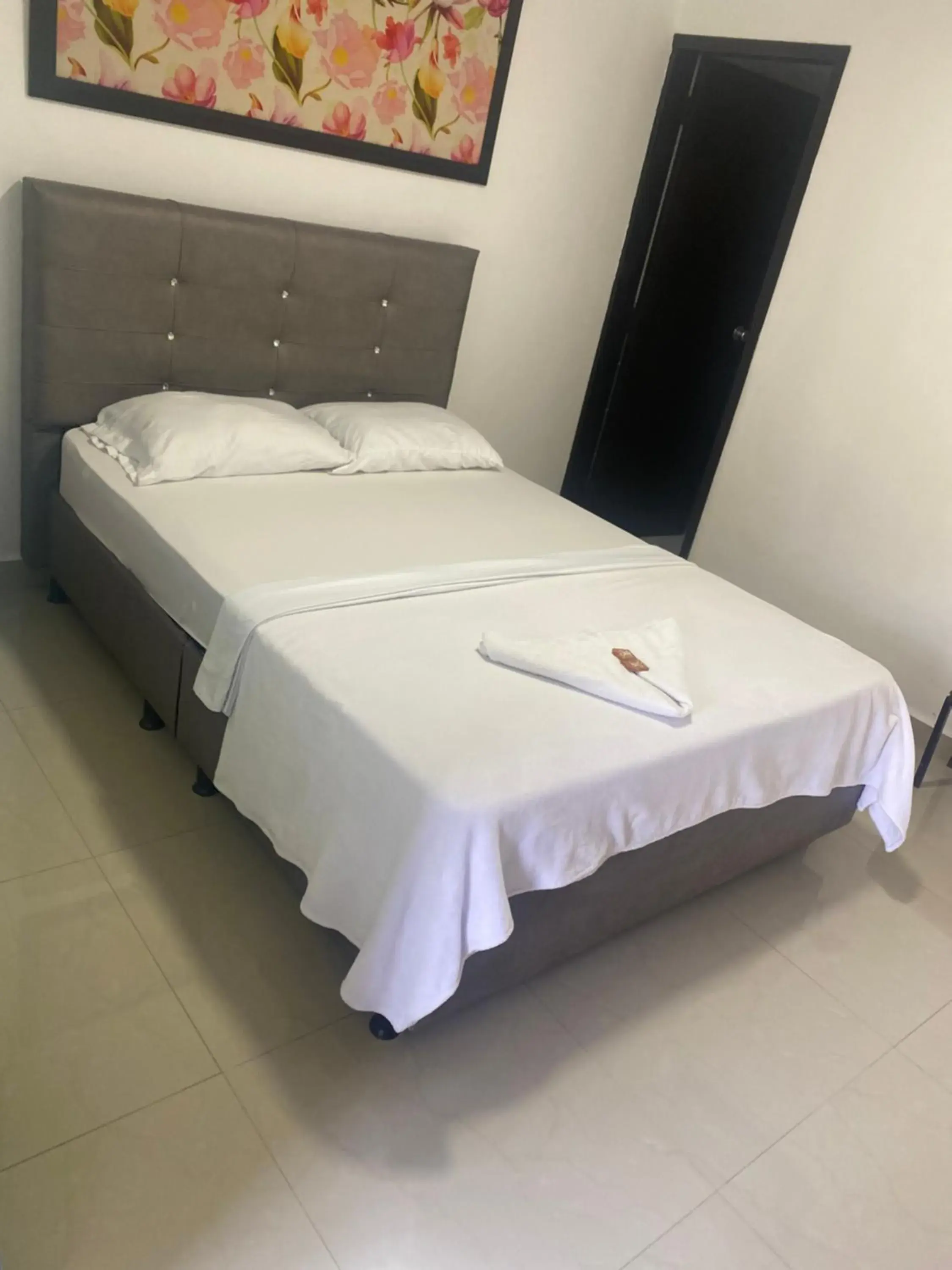 Property building, Bed in Hotel Colonial Plaza