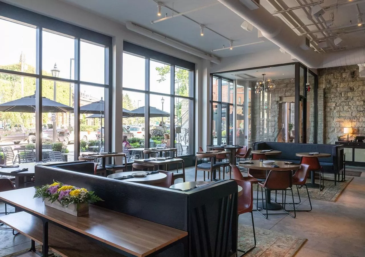 Restaurant/places to eat in Lora