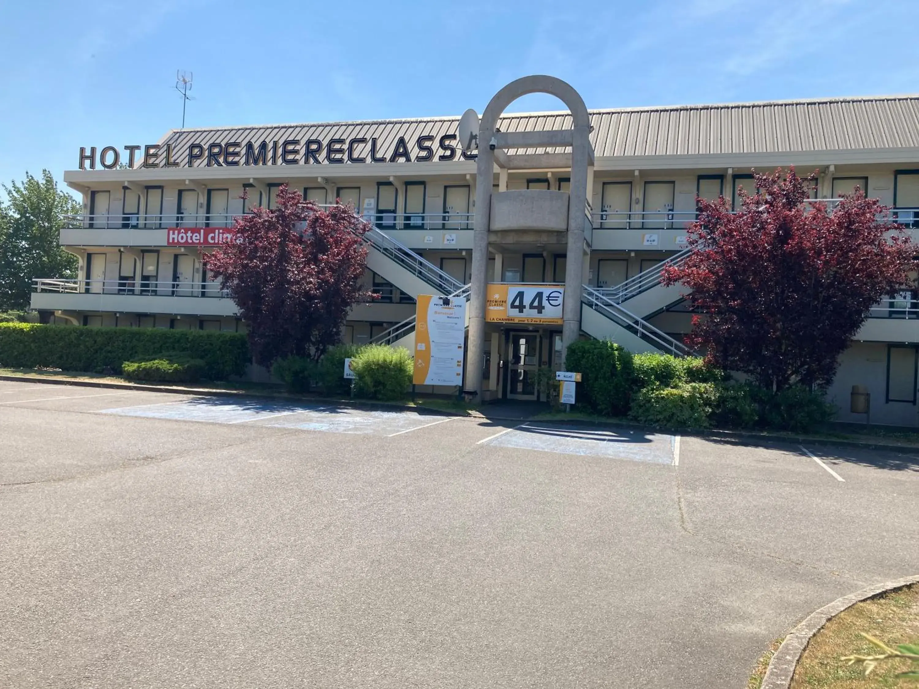 Facade/entrance, Property Building in Premiere Classe Bourges