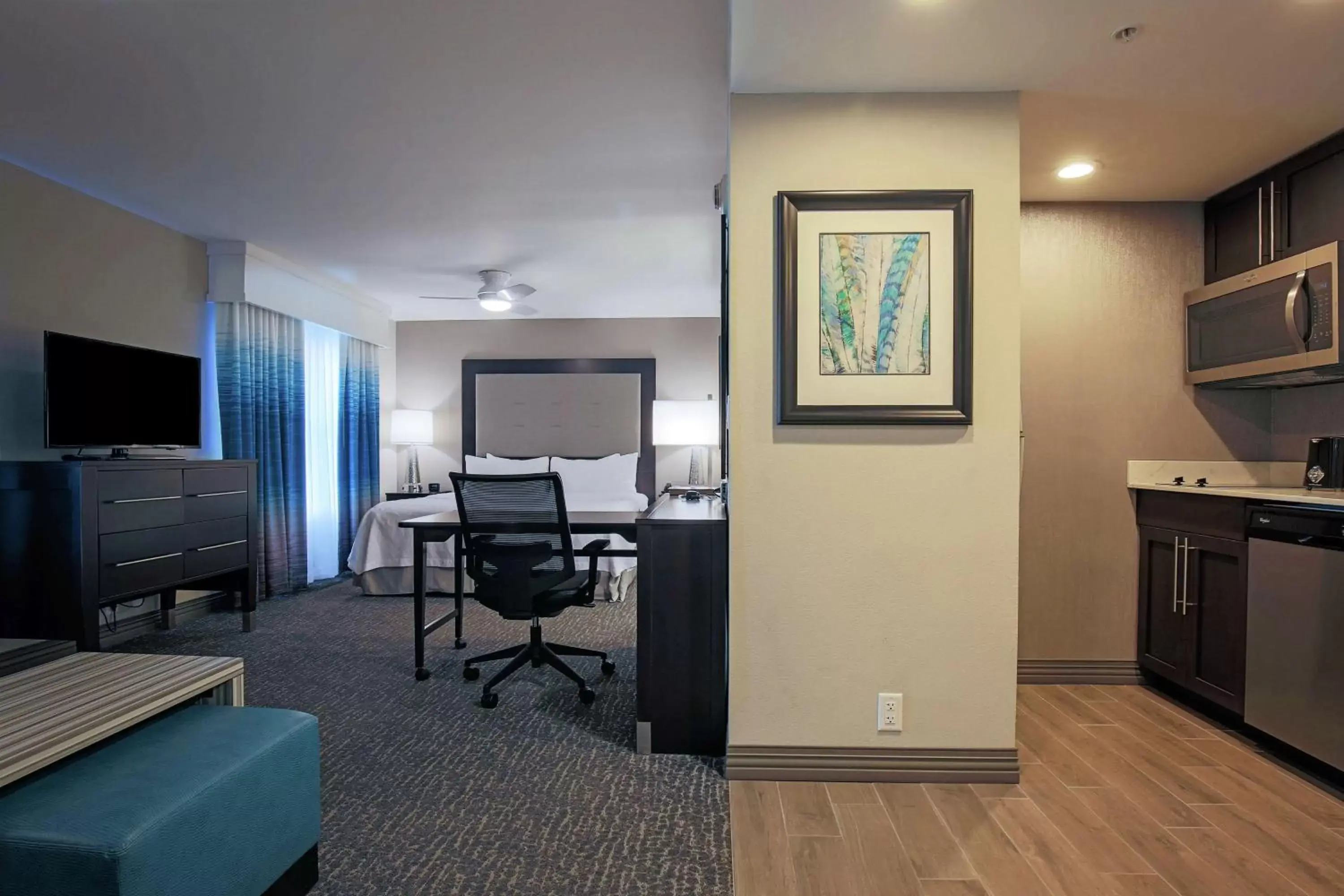 Bed, TV/Entertainment Center in Homewood Suites by Hilton Asheville