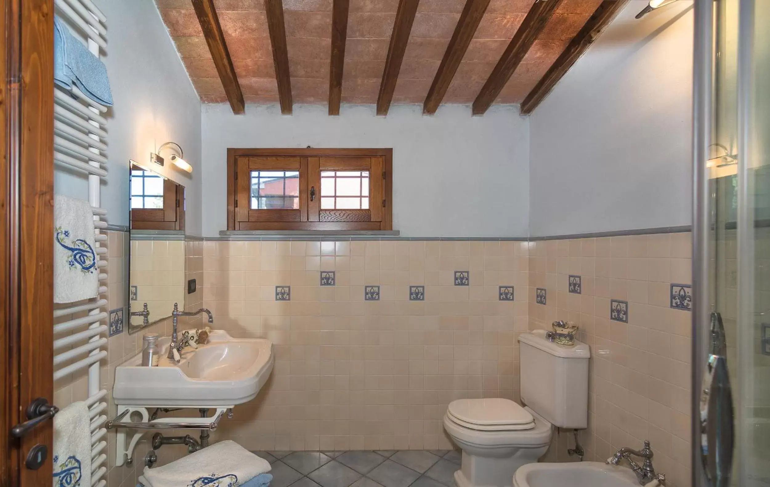 Bathroom in Pisa Holidays
