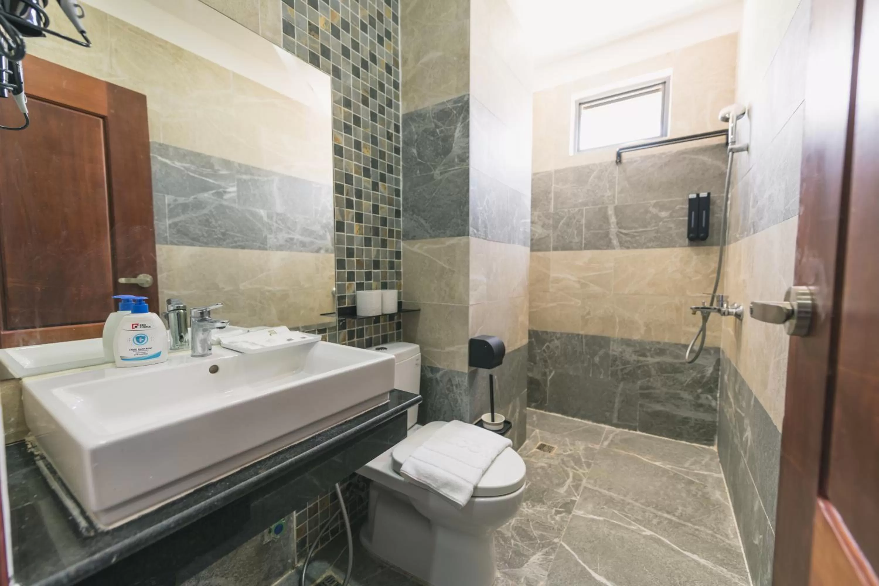 Shower in Residence 110 (Hotel and Apartments)