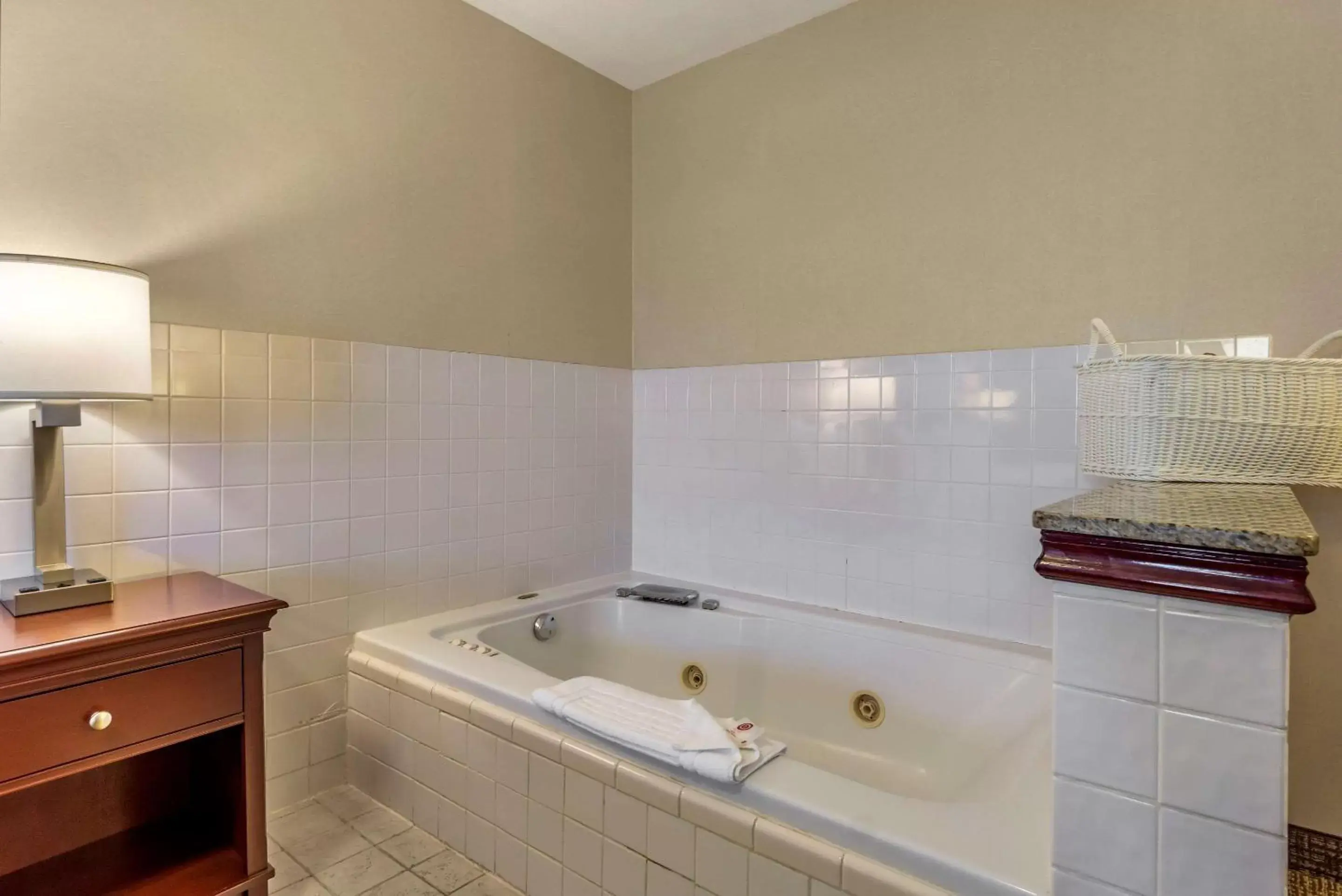 Photo of the whole room, Bathroom in Comfort Inn Kennewick Richland
