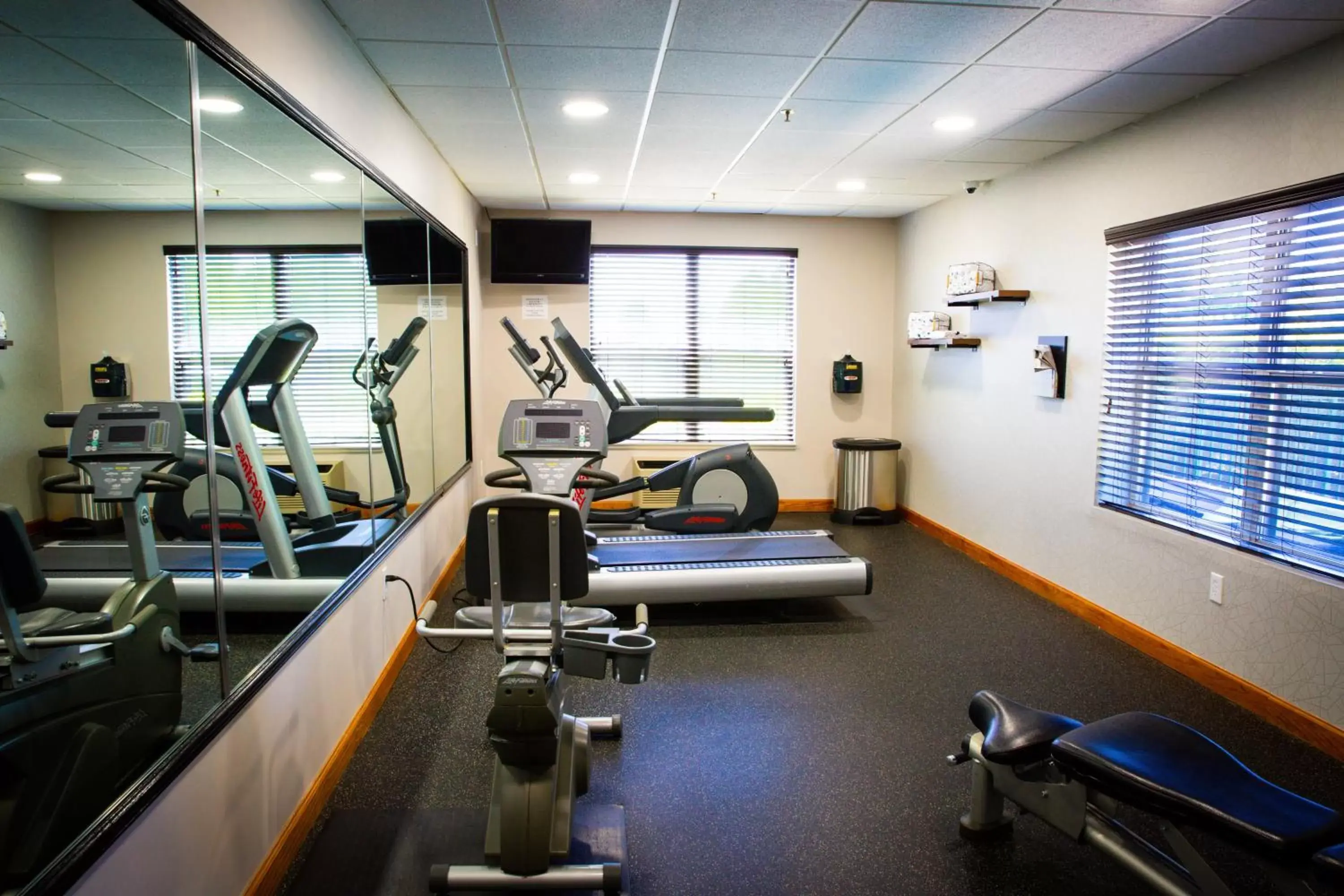 Fitness centre/facilities, Fitness Center/Facilities in Country Inn & Suites by Radisson, Burlington (Elon), NC