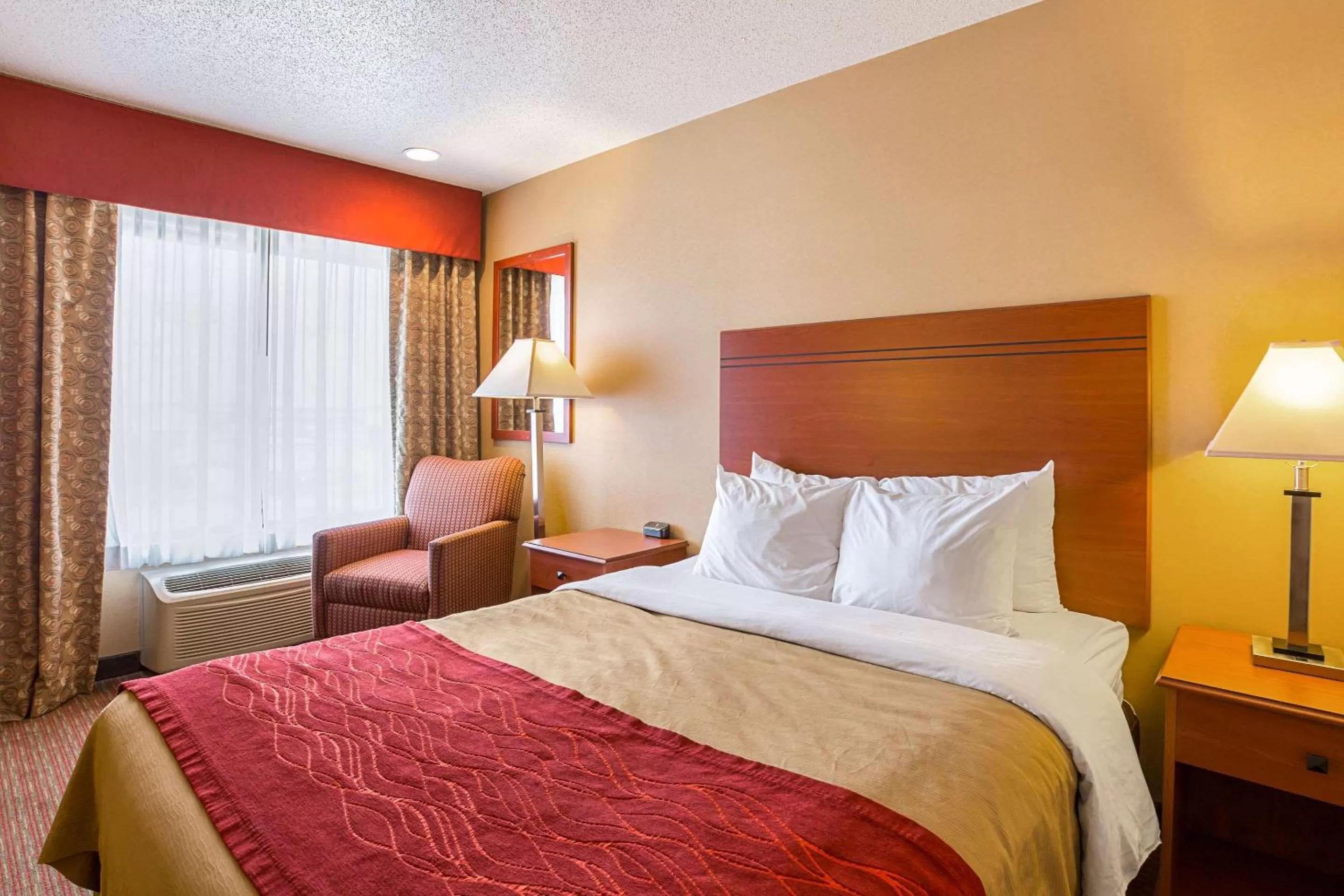 Photo of the whole room, Bed in Quality Inn York