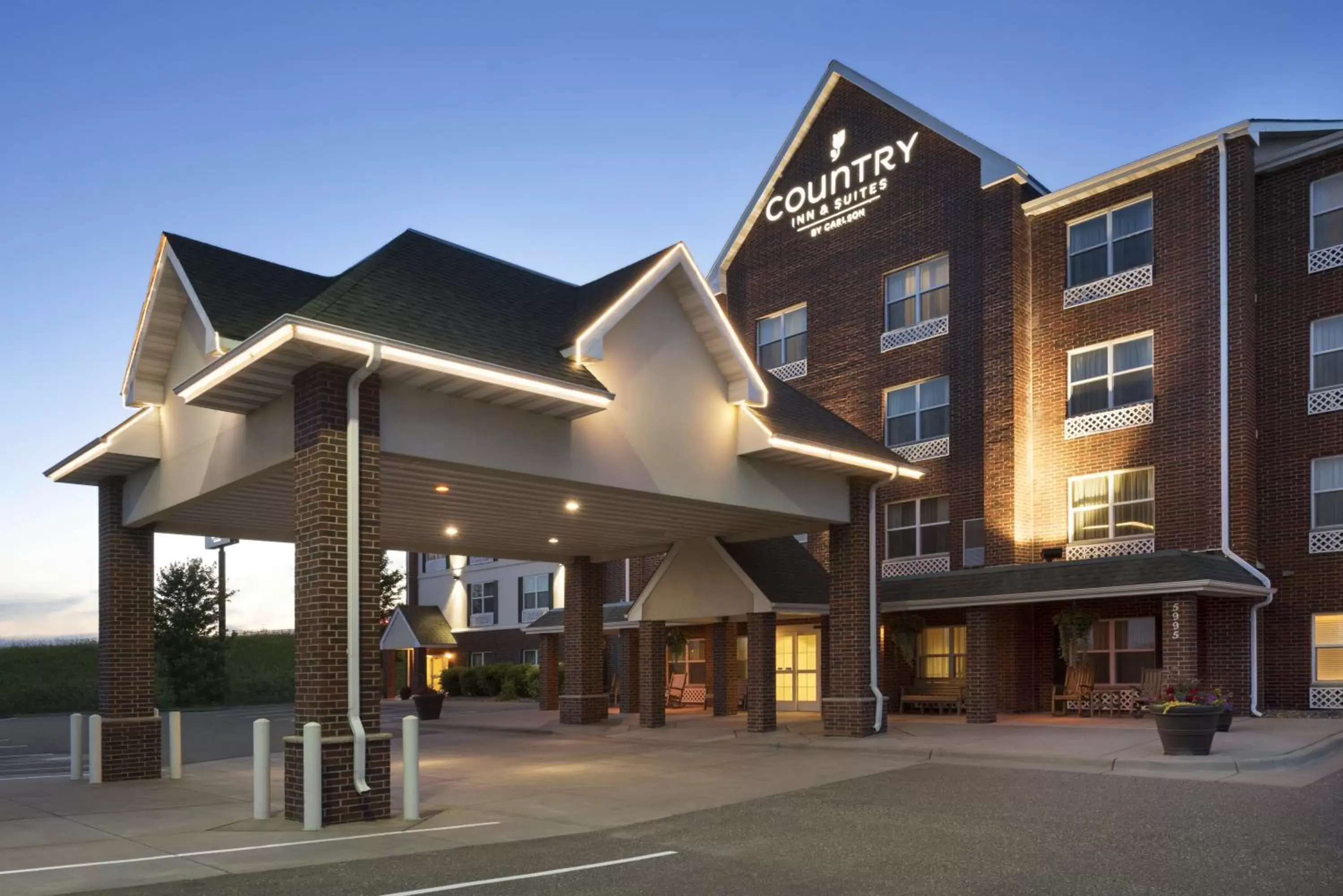 Facade/entrance, Property Building in Country Inn & Suites by Radisson, Shoreview, MN