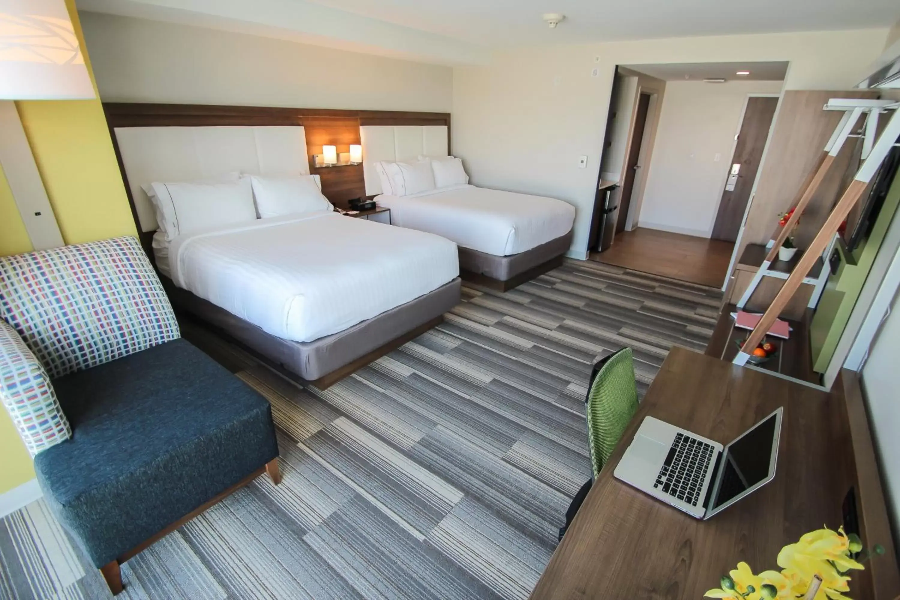 Photo of the whole room, Bed in Holiday Inn Express & Suites Miami Airport East, an IHG Hotel