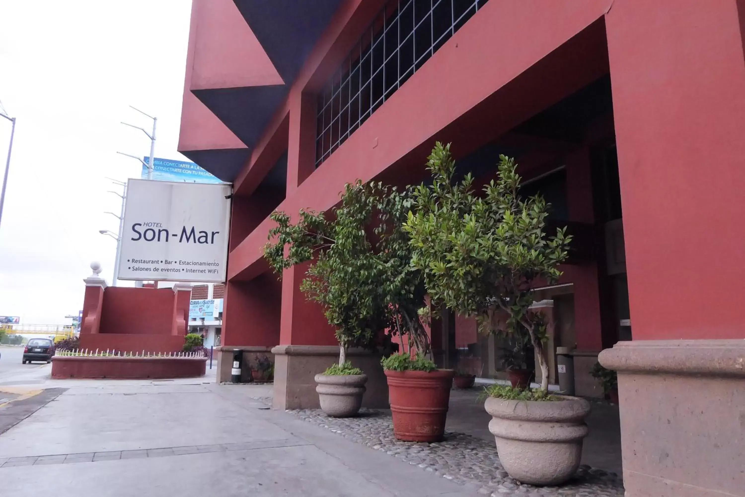 Property Building in Hotel Son- Mar Monterrey Centro