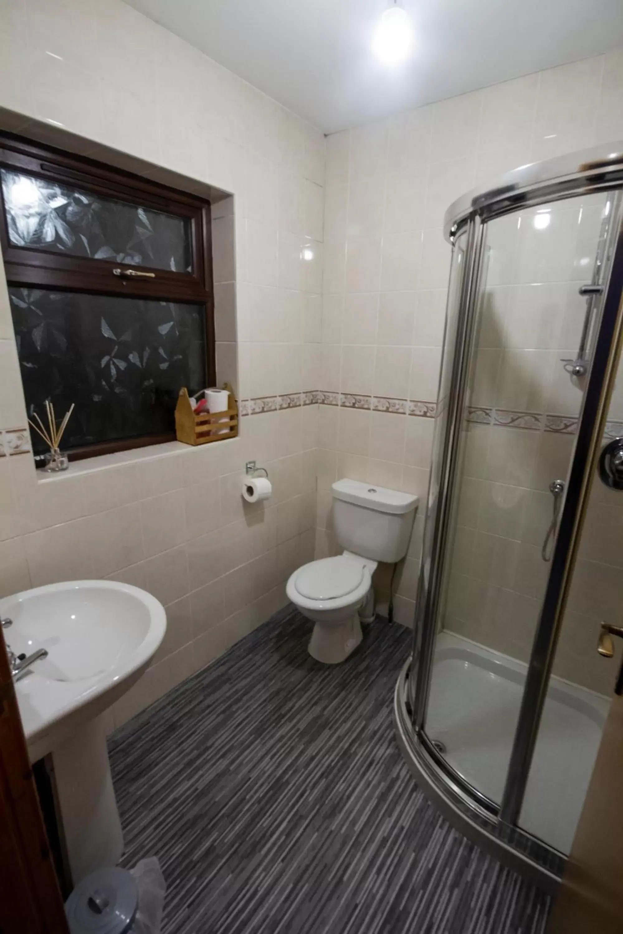 Shower, Bathroom in The Tree-house B&B