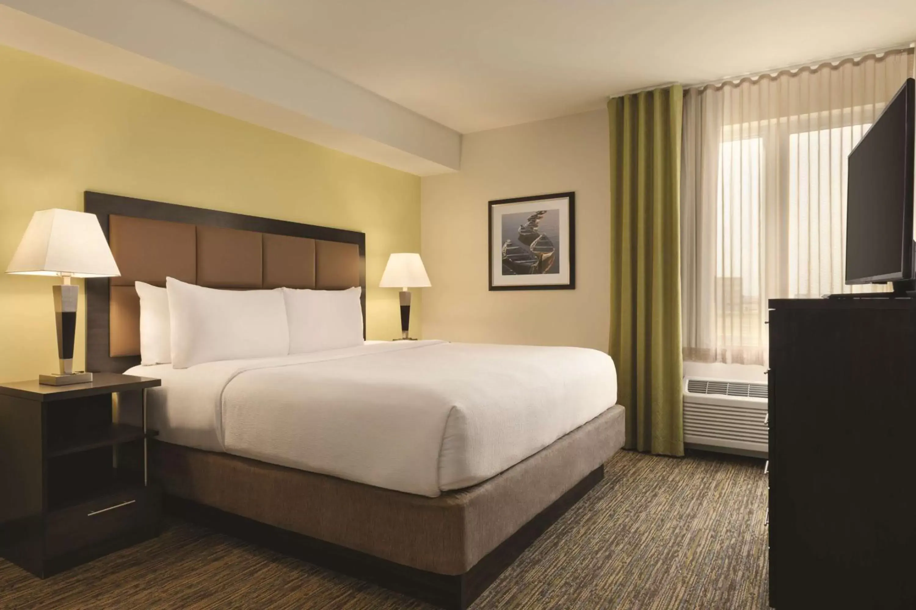 Photo of the whole room, Bed in Park Inn by Radisson, Calgary Airport North, AB