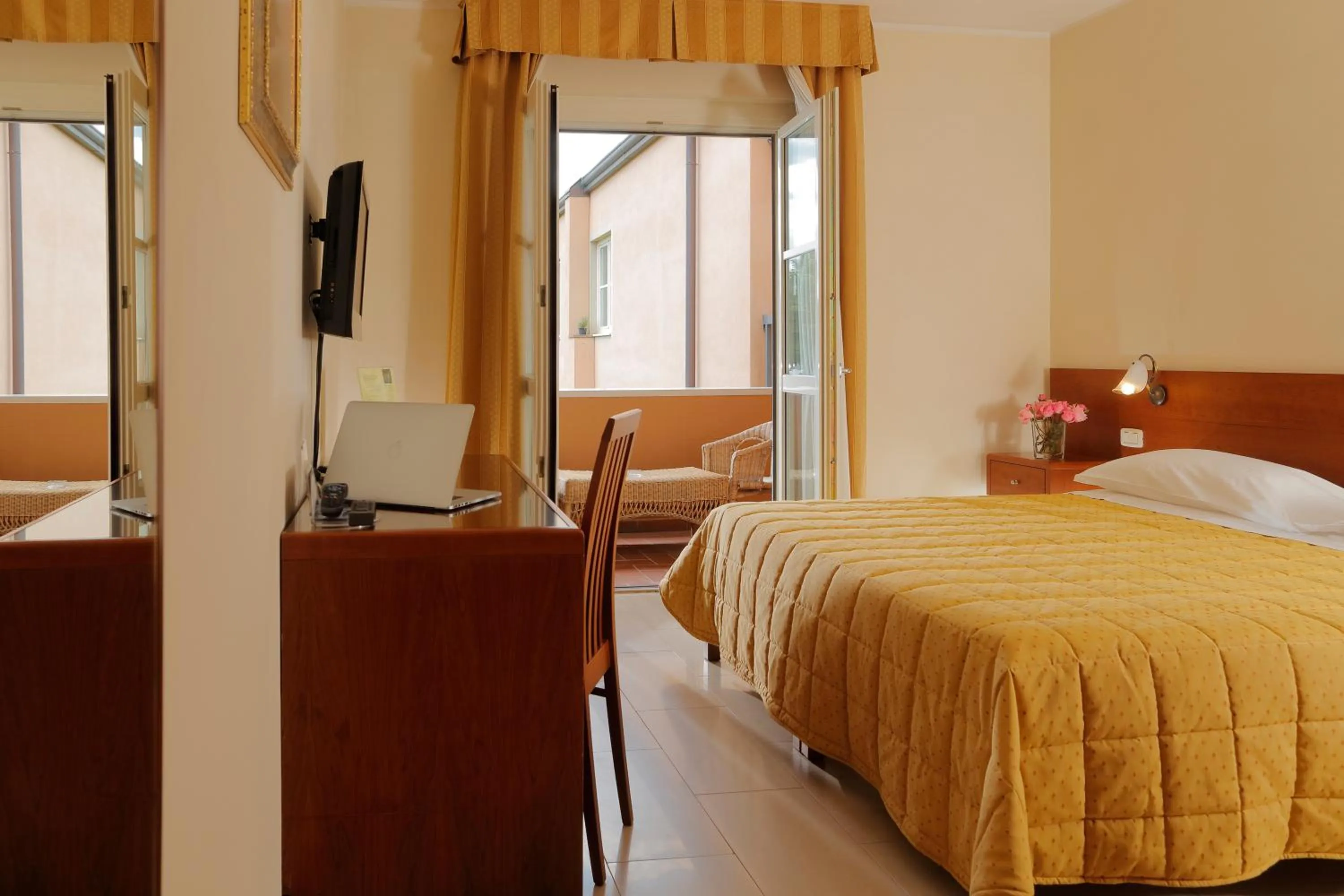 Bed in Hotel Michelangelo