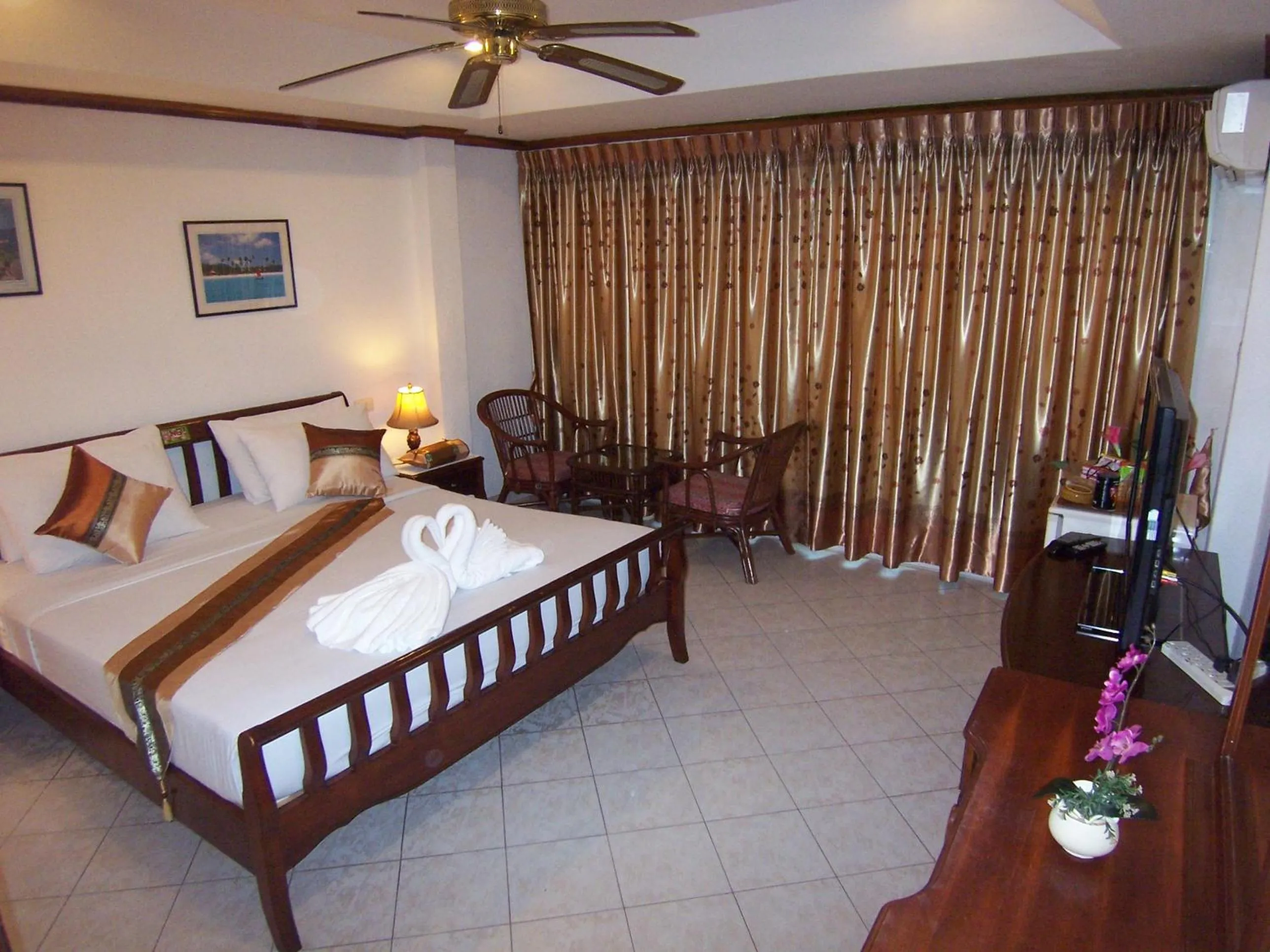 Photo of the whole room, Bed in Orchid Residence